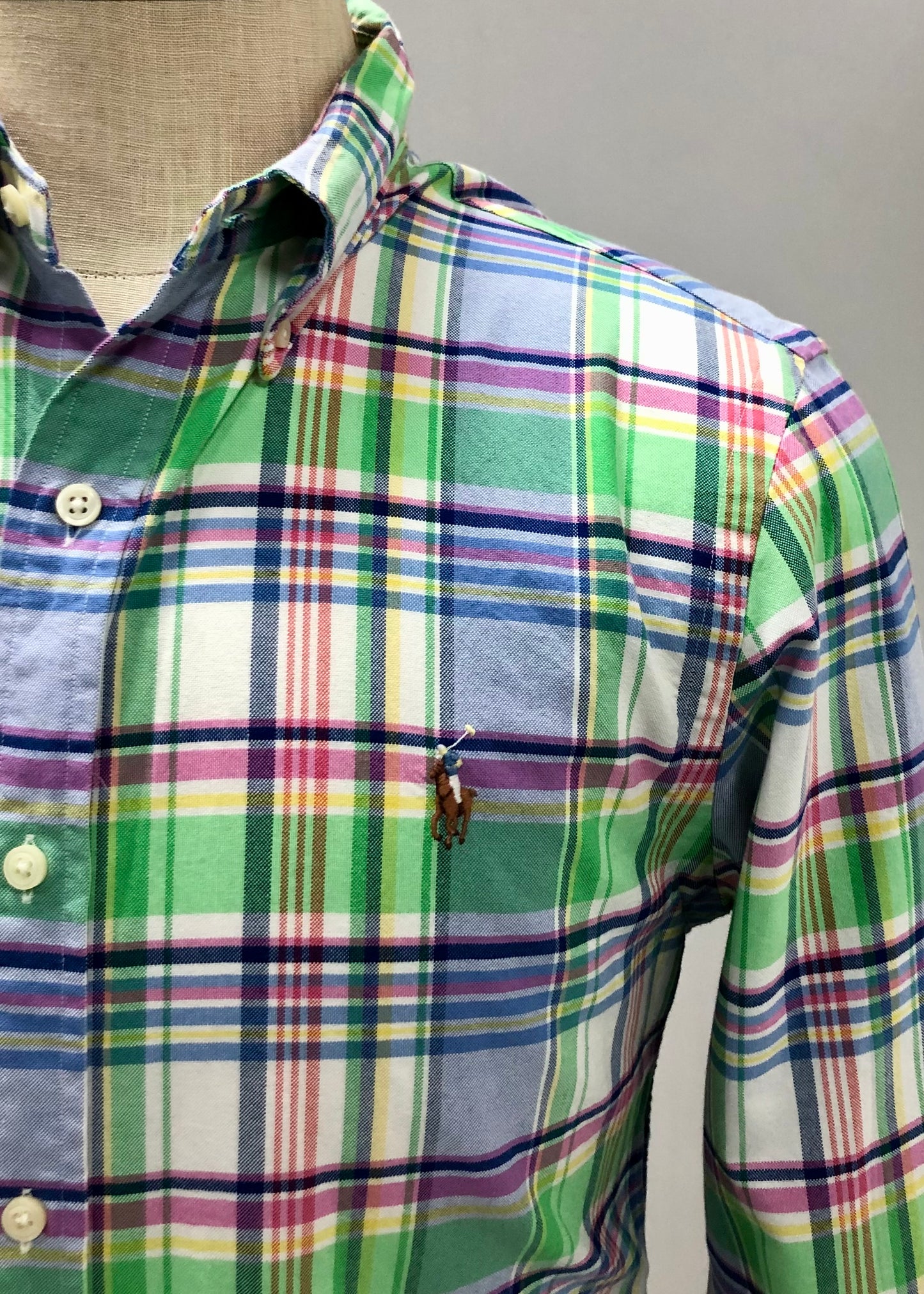 Camisa Polo Ralph Lauren 🏇🏼 Oxfoe de cuadros tartán en color verde, azul, rosado y blanco Talla M Entalle Slim Fit