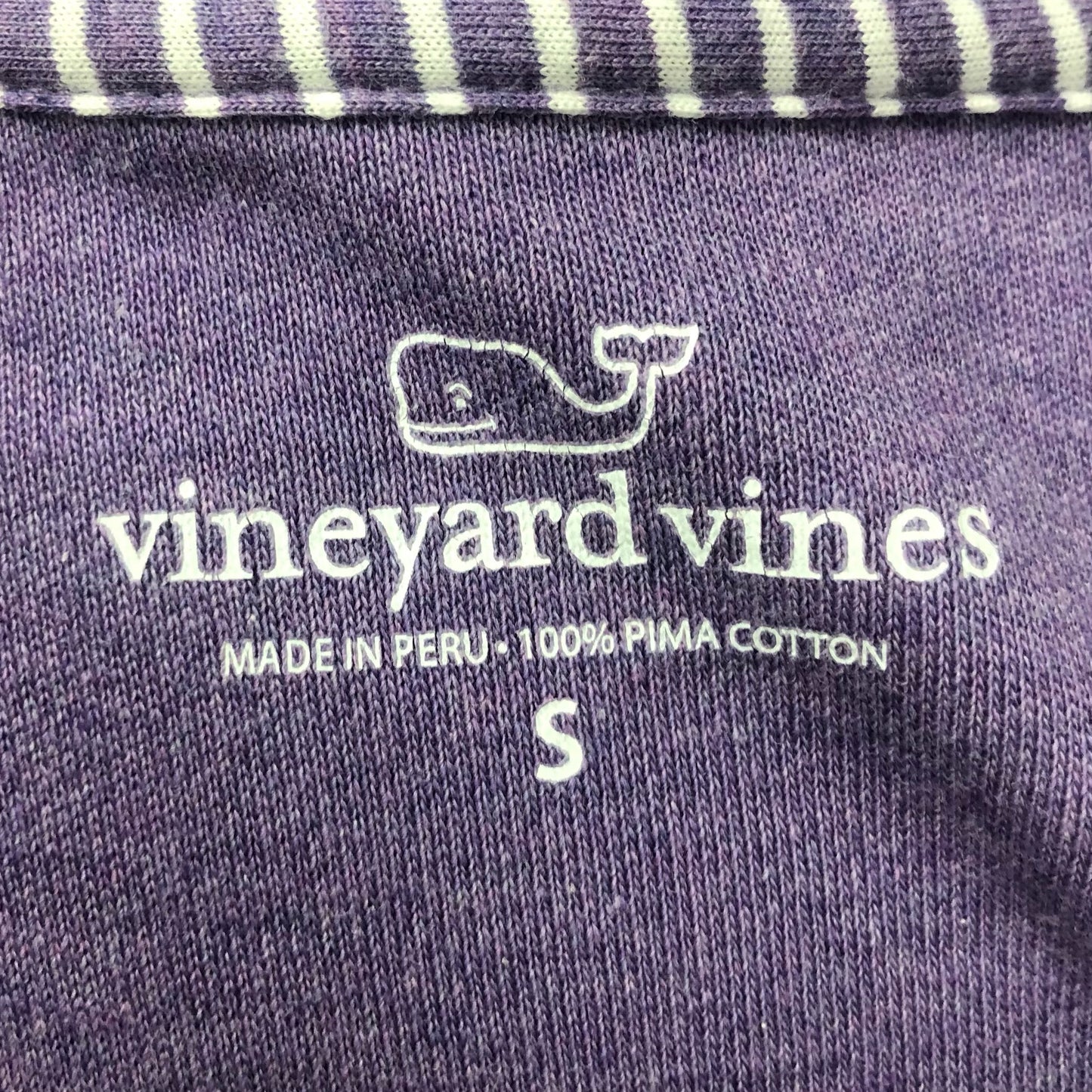 Sueter Jersey Vineyard Vines 🐳 Pima color morado con logo azul navy Tela algodón Talla S