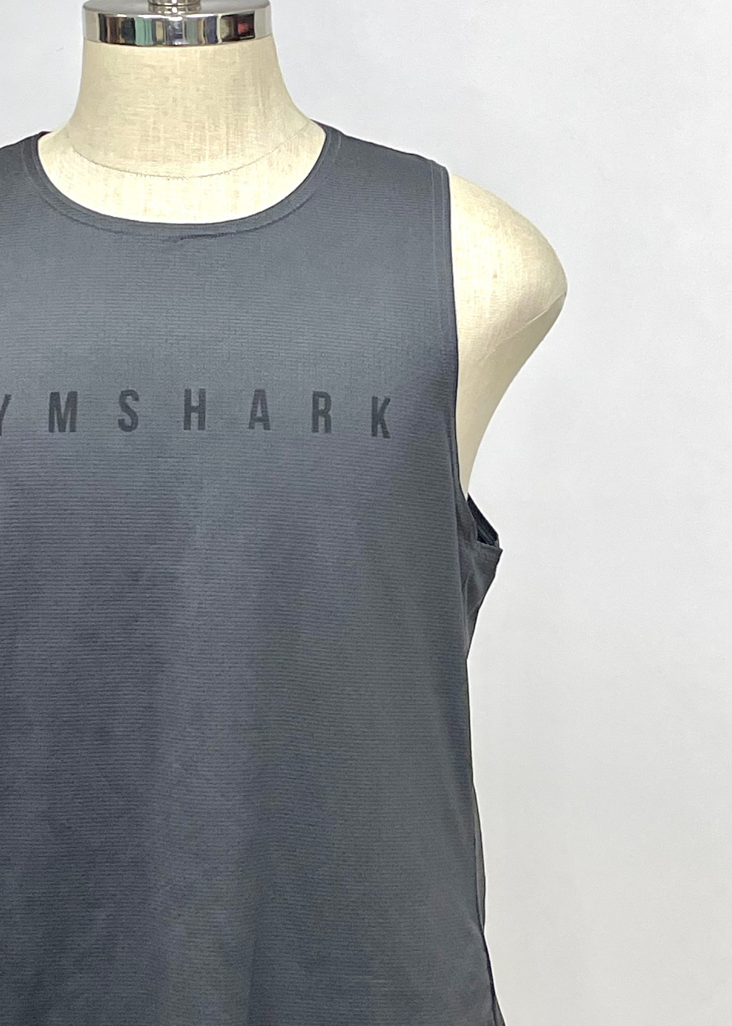 Camiseta de entrenamiento sin mangas Gymshark 🏋🏽 color gris y logo de letras en gris oscuro Talla L