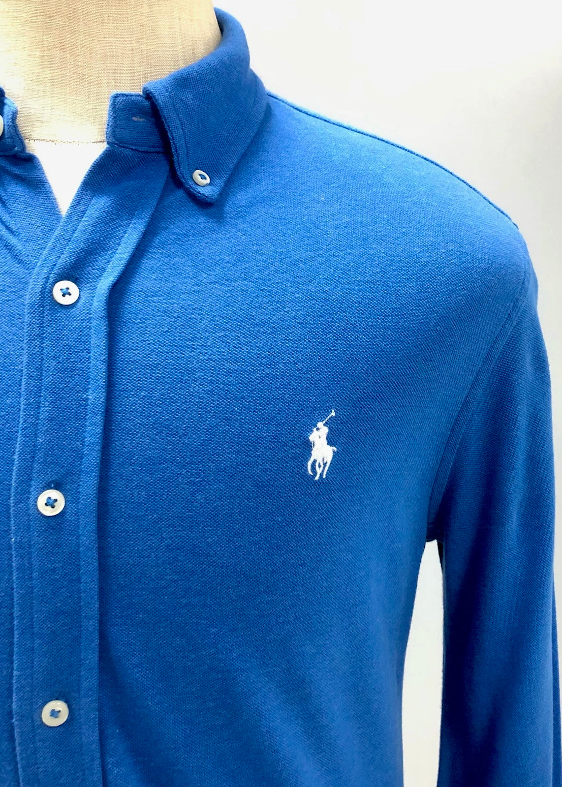Camisa de botones Polo Ralph Lauren 🏇🏼 Tela camiseta (Featherweight Mesh) en color azul Talla M Entalle Regular