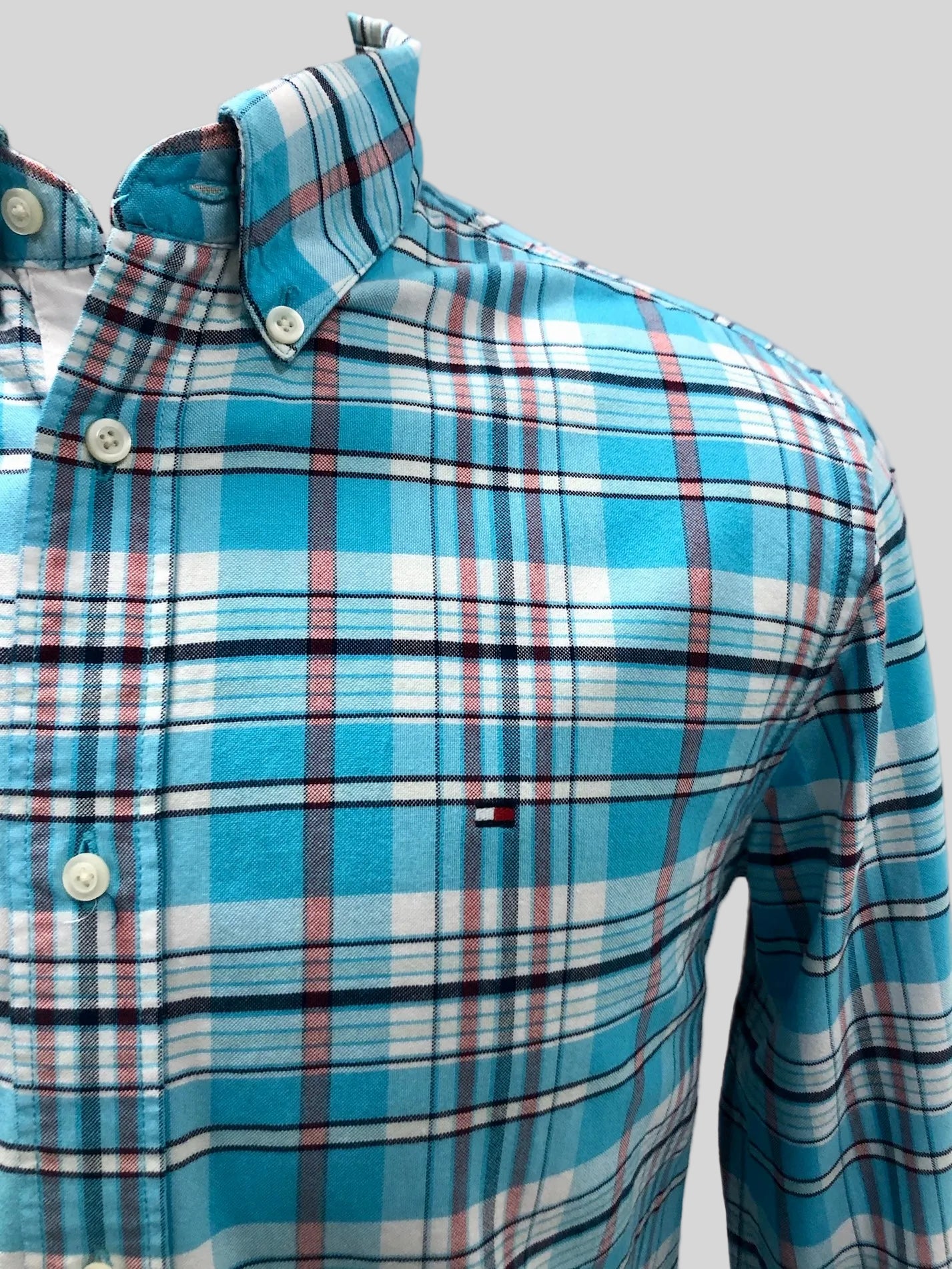 Camisa de botones Tommy Hilfiger 🇺🇸 de cuadros en color turquesa, rosado y blanco Talla M Entalle Regular