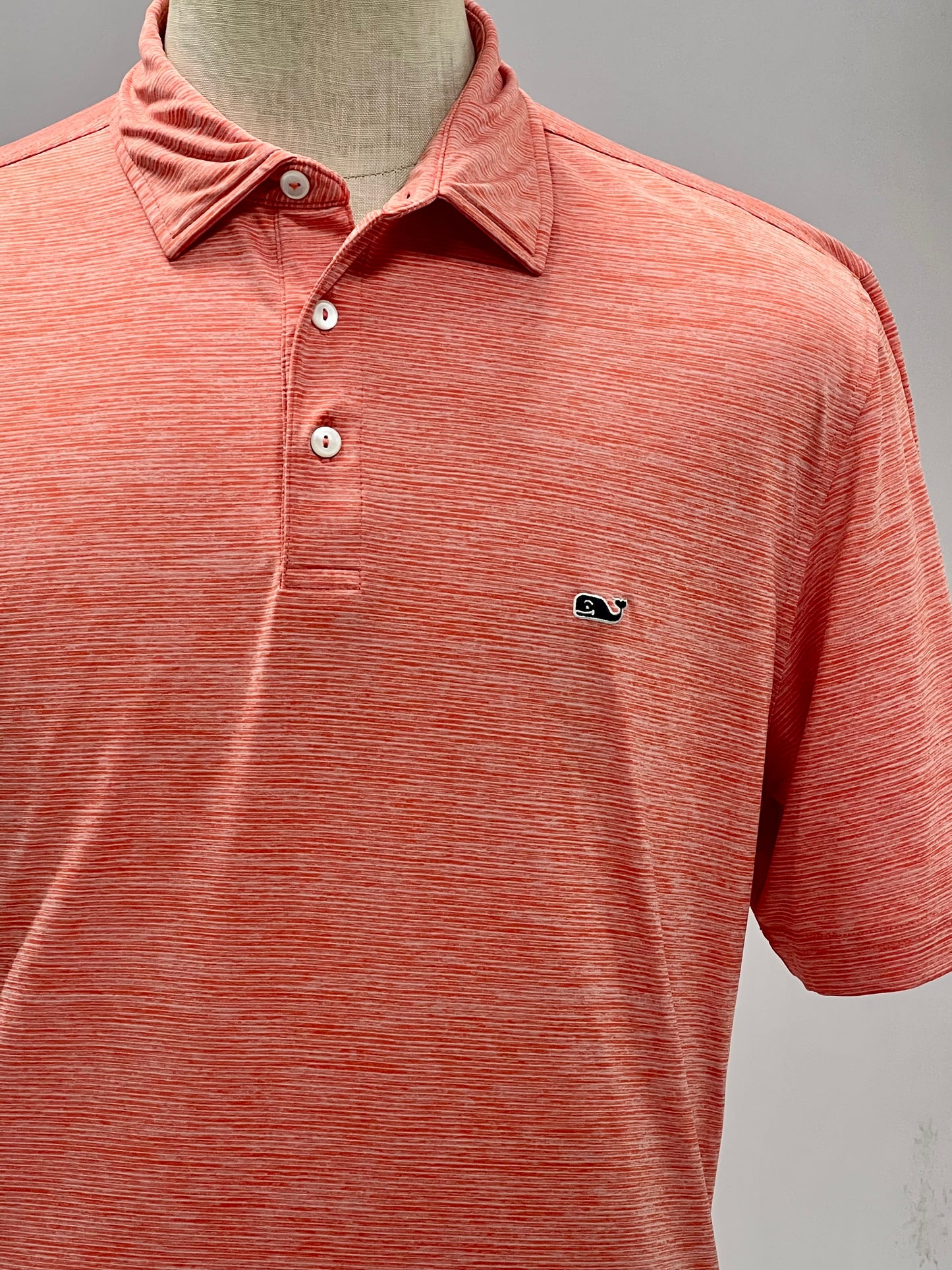 Camiseta Polo Vineyard Vines 🐳 Performance con rayas en naranja y blanco Talla L Entalle Regular