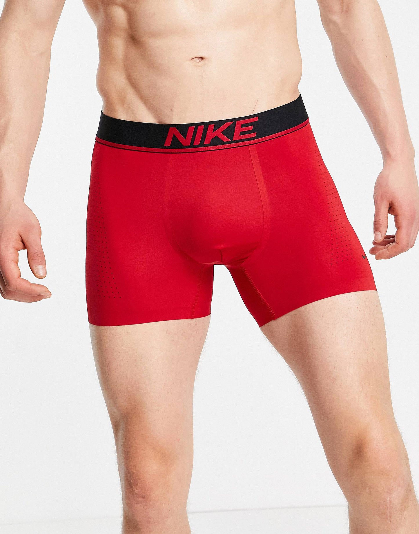 Calzoncillo tipo Boxer Nike Elite Micro - Tela dry-fit en color rojo y diseño de logo en negro Talla XL