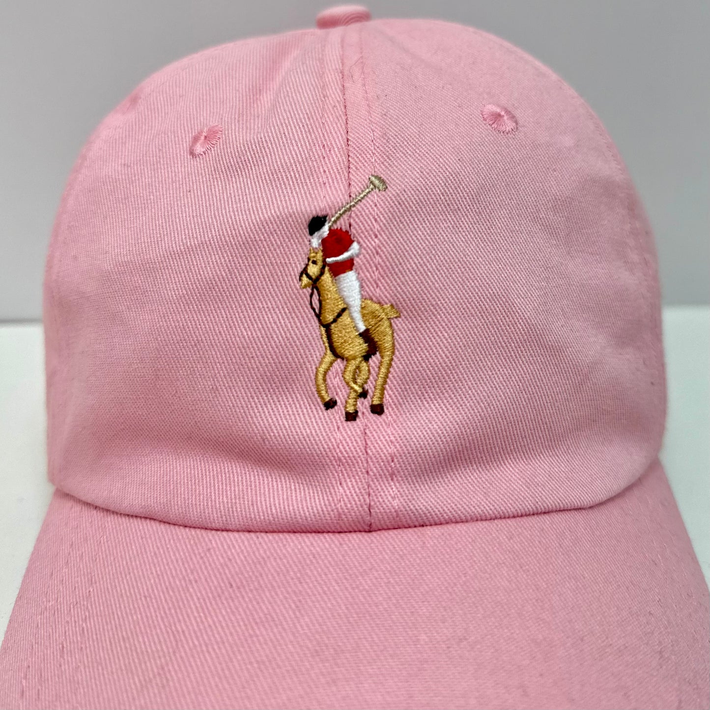 Gorra Polo Ralph Lauren 🏇🏼 color rosado y logo tradicional multicolor