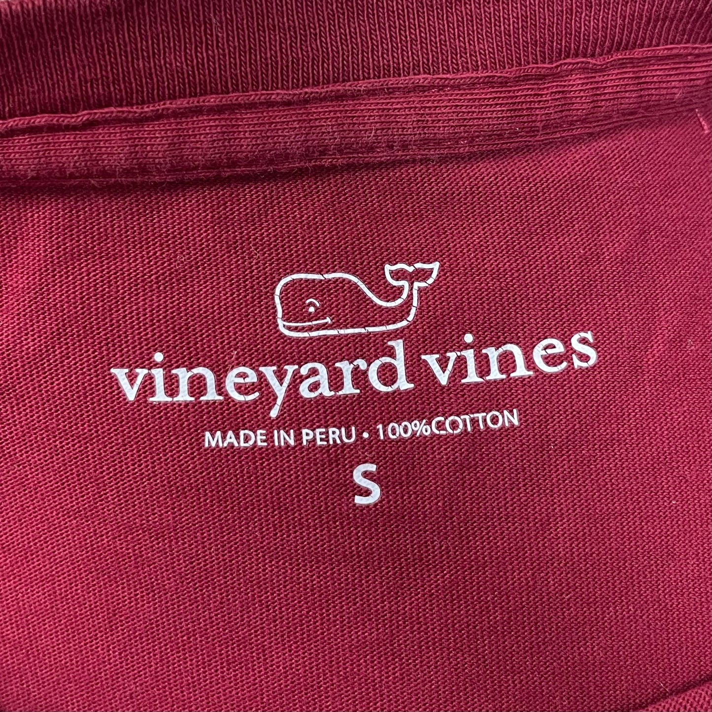 Camiseta cuello redondo Vineyard Vines 🐳 color rojo oscuro con Diseño de ballena Talla Small