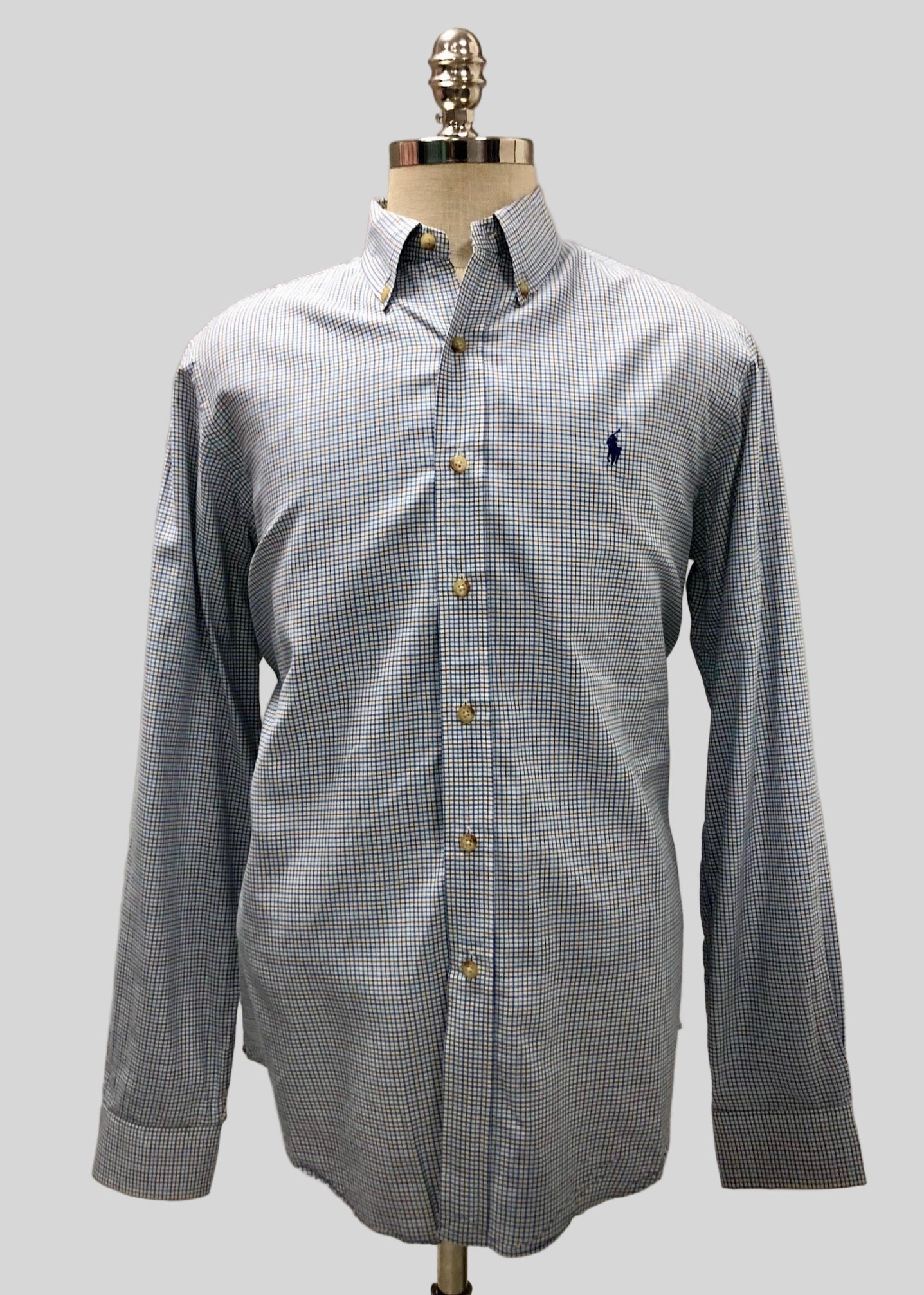Camisa Polo Ralph Lauren 🏇🏼 Color blanco de cuadros en color azul y negro Talla L Entalle Regular