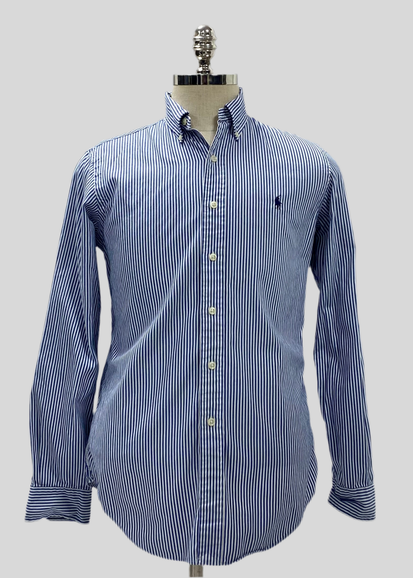Camisa Polo Ralph Lauren 🏇🏼 con patron de rayas en color azul navy y blanco Talla S Entalle Regular