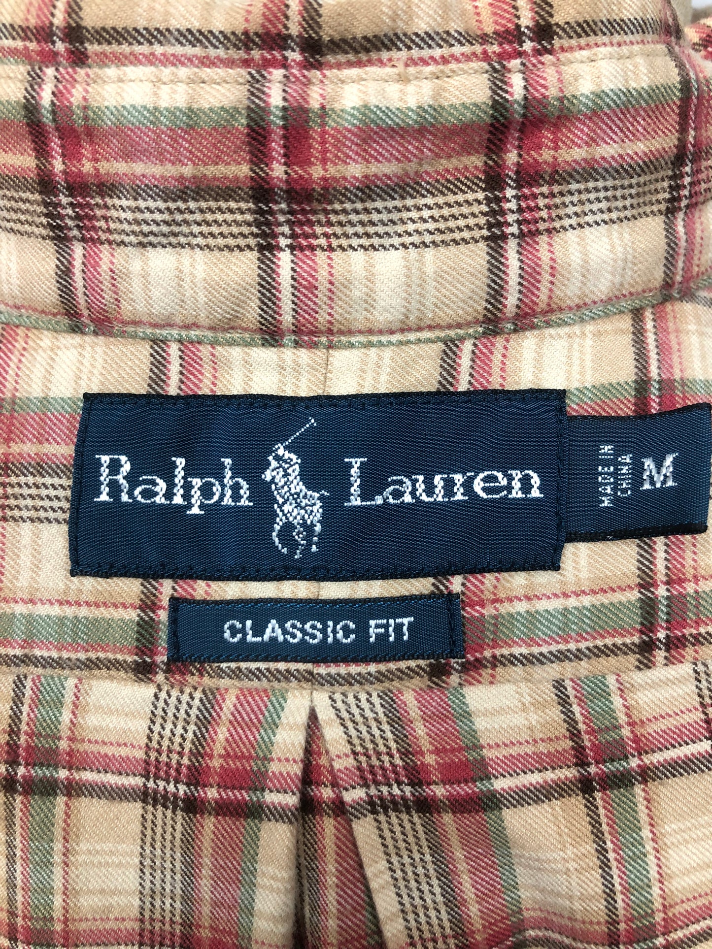 Camisa Polo Ralph Lauren 🏇🏼 Color Kaki con patron de cuadros tartan en color rojo y verde Talla M Entalle Clásico
