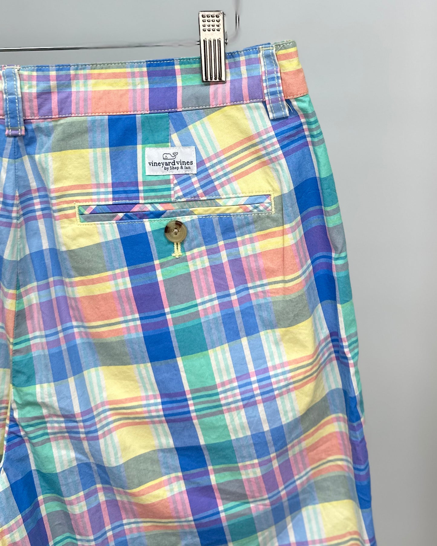 Short Casual Vineyard Vines 🐳 con patron de cuadros tartan multicolor talla 32