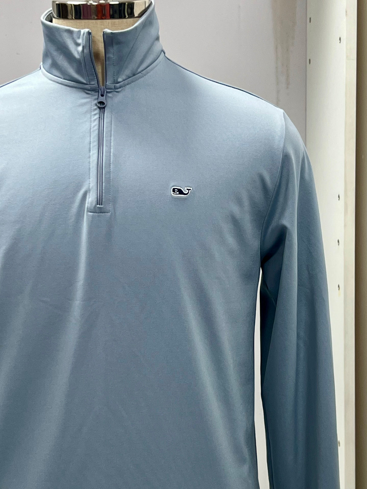 Sueter Jersey Vineyard Vines 🐳 Quarter Zip Performance color gris Talla S