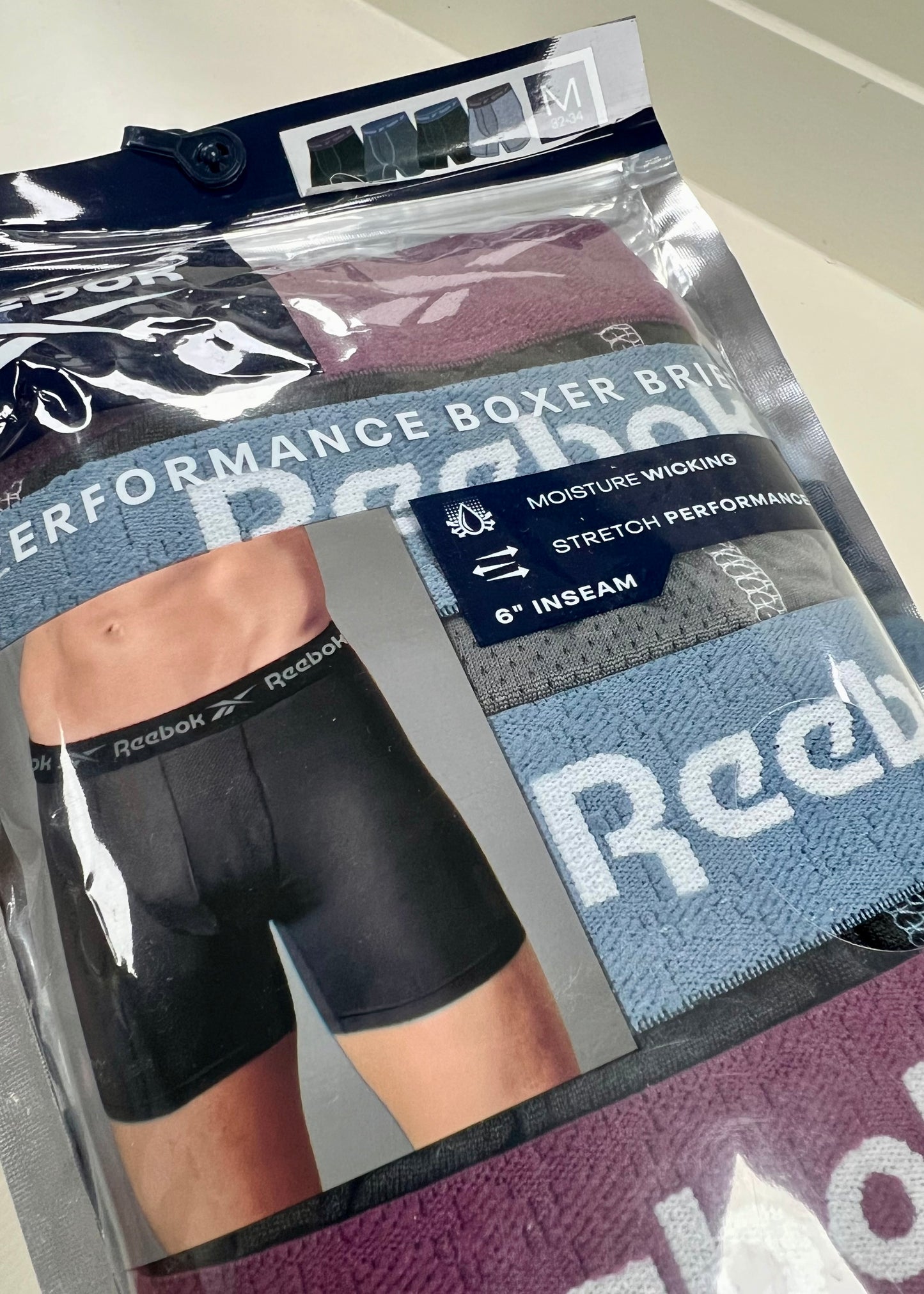 Combo de 4 Boxers Briefs Reebok Tela Performance en color negro y gris Talla M