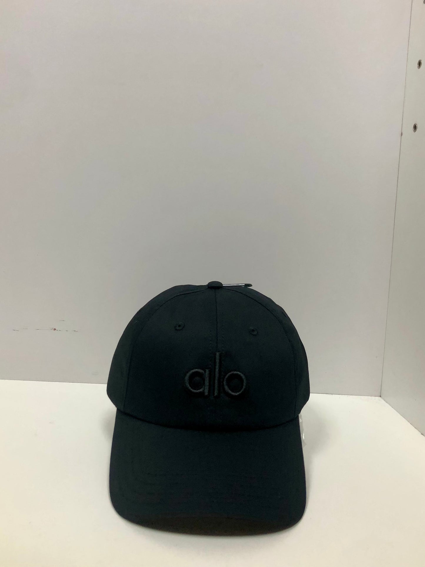 Gorra Alo🧘🏻‍♀️ color negro con cierre de velcro