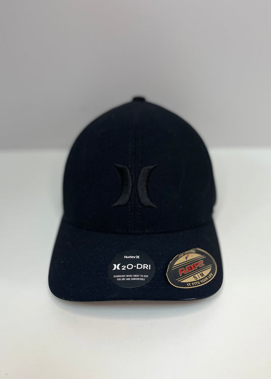 Gorra Hurley 🏄🏽‍♂️ color negro y logotipo en color negro