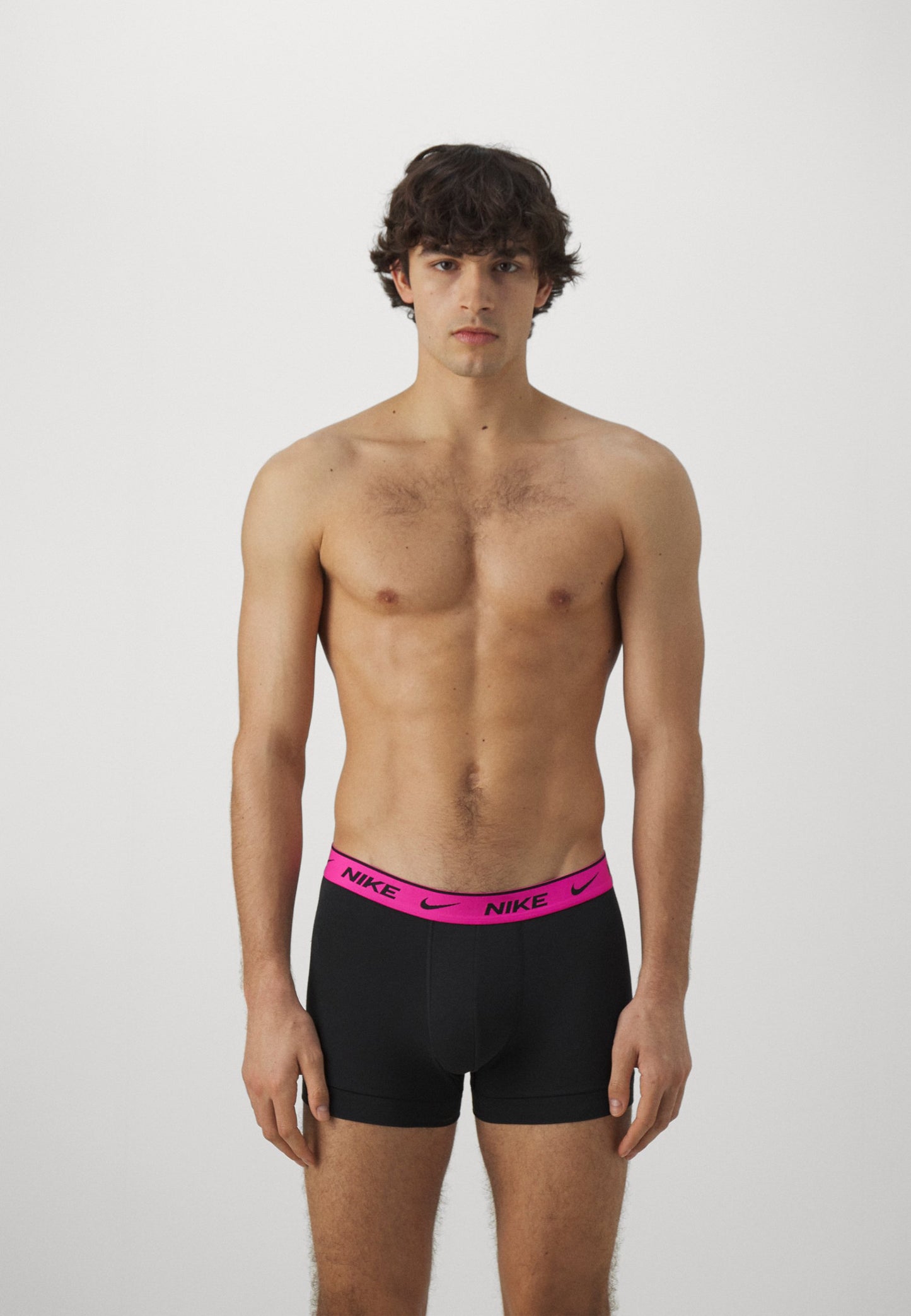 Paquete de 3 Calzoncillos tipo Boxer Nike Dri-Fit Essential Cotton Stretch - Tela dry-fit en color negro, turquesa y rosado Talla XL