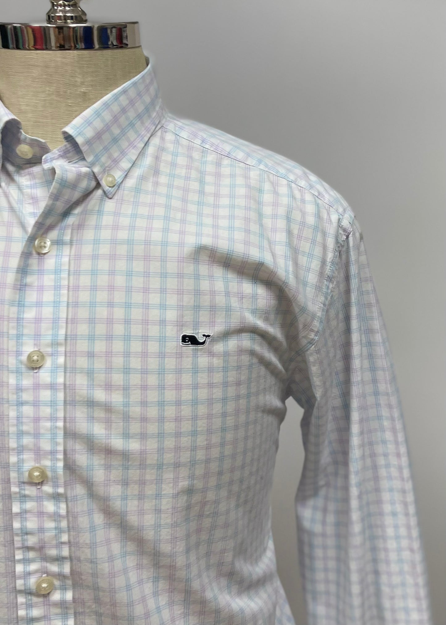 Camisa Vineyard Vines 🐳 Color blanco con patrón de cuadros en color lila y celeste Talla L Entalle Regular