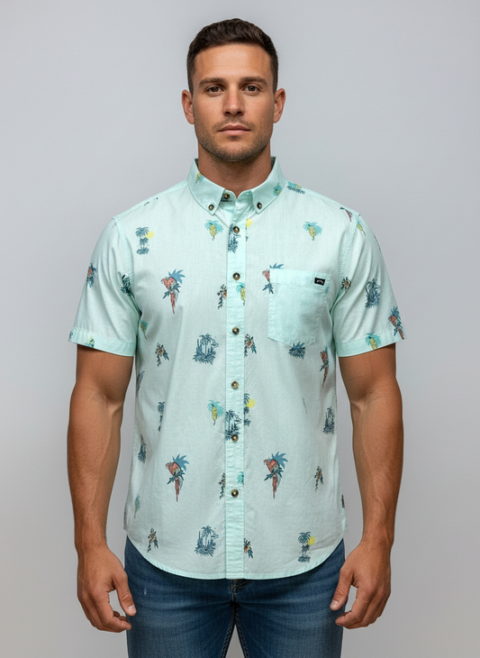 Camisa de botones Billabong 🏄🏽‍♂️ color celeste con diseño de palmeras Talla M Entalle Regular