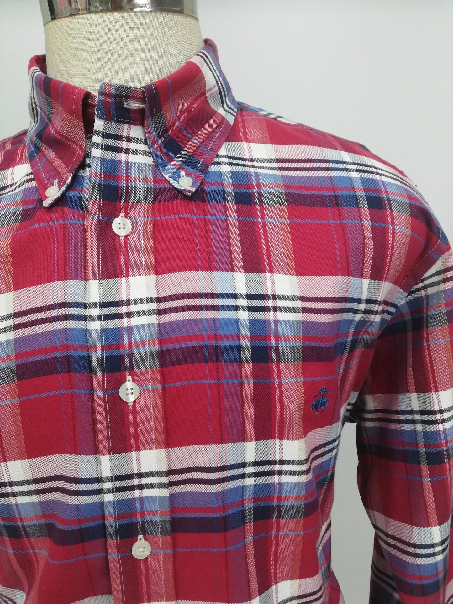 Camisa Brooks Brothers 🐑 color rojo con cuadros tartán en azul y blanco Talla XL Entalle Regular