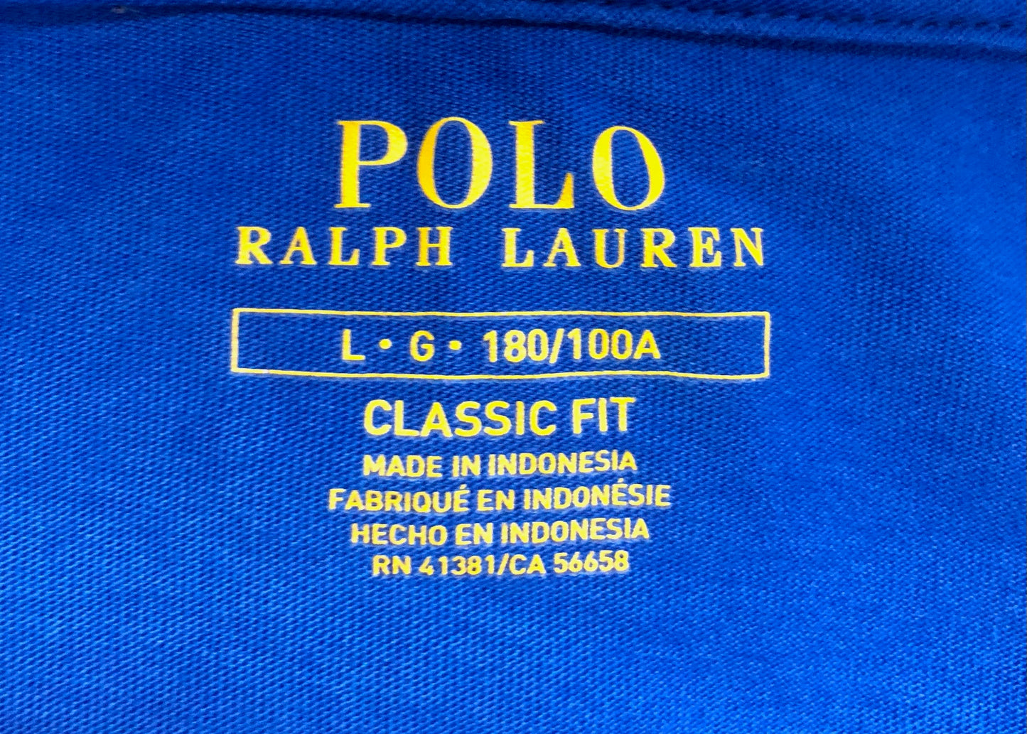Camiseta cuello V Polo Ralph Lauren 🏇🏼 color azul navy con logo en verde Talla Large Entalle Clásico