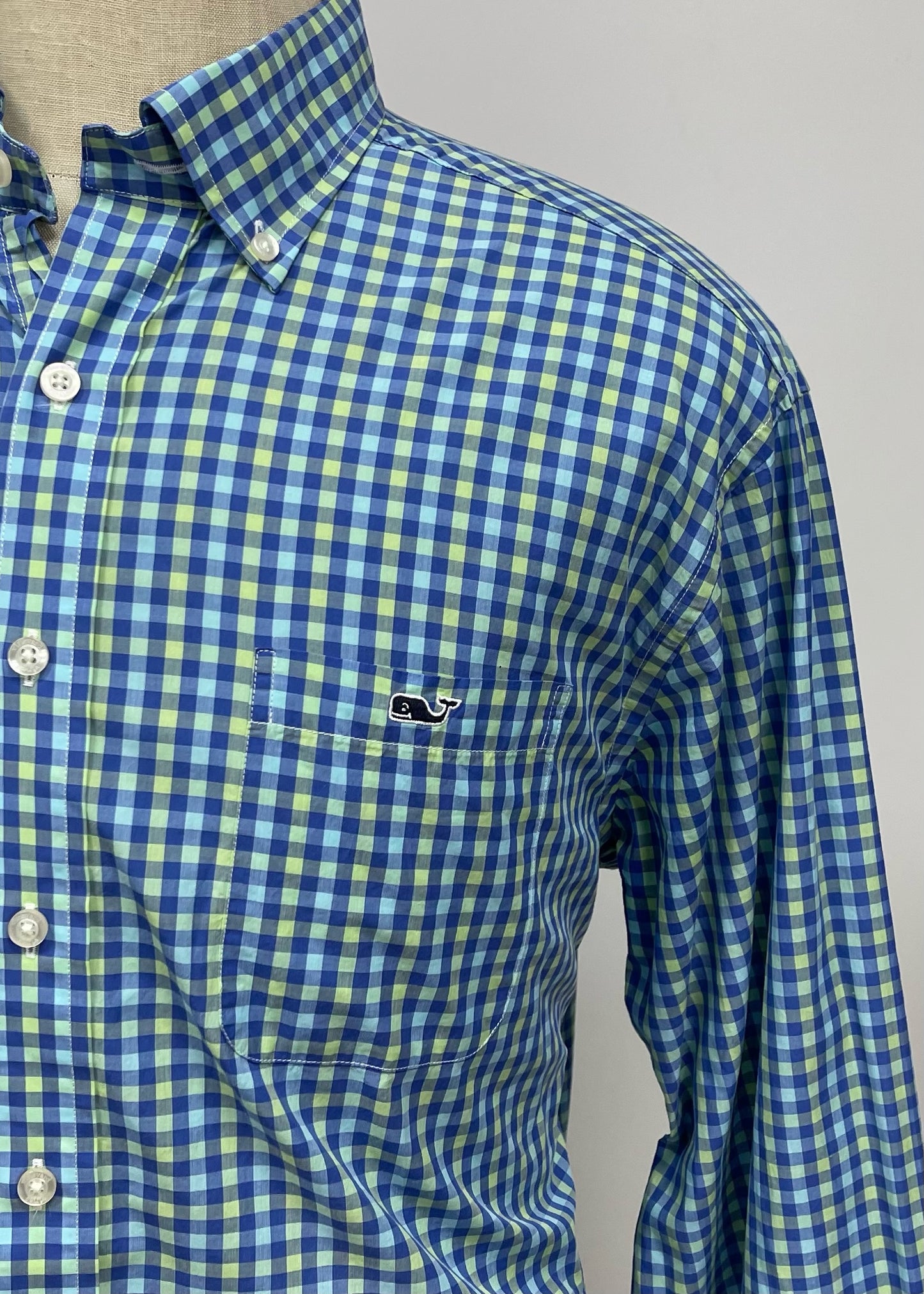 Camisa de botones Vineyard Vines 🐳 con cuadros en color azul, celeste y verde Talla L Entalle Regular