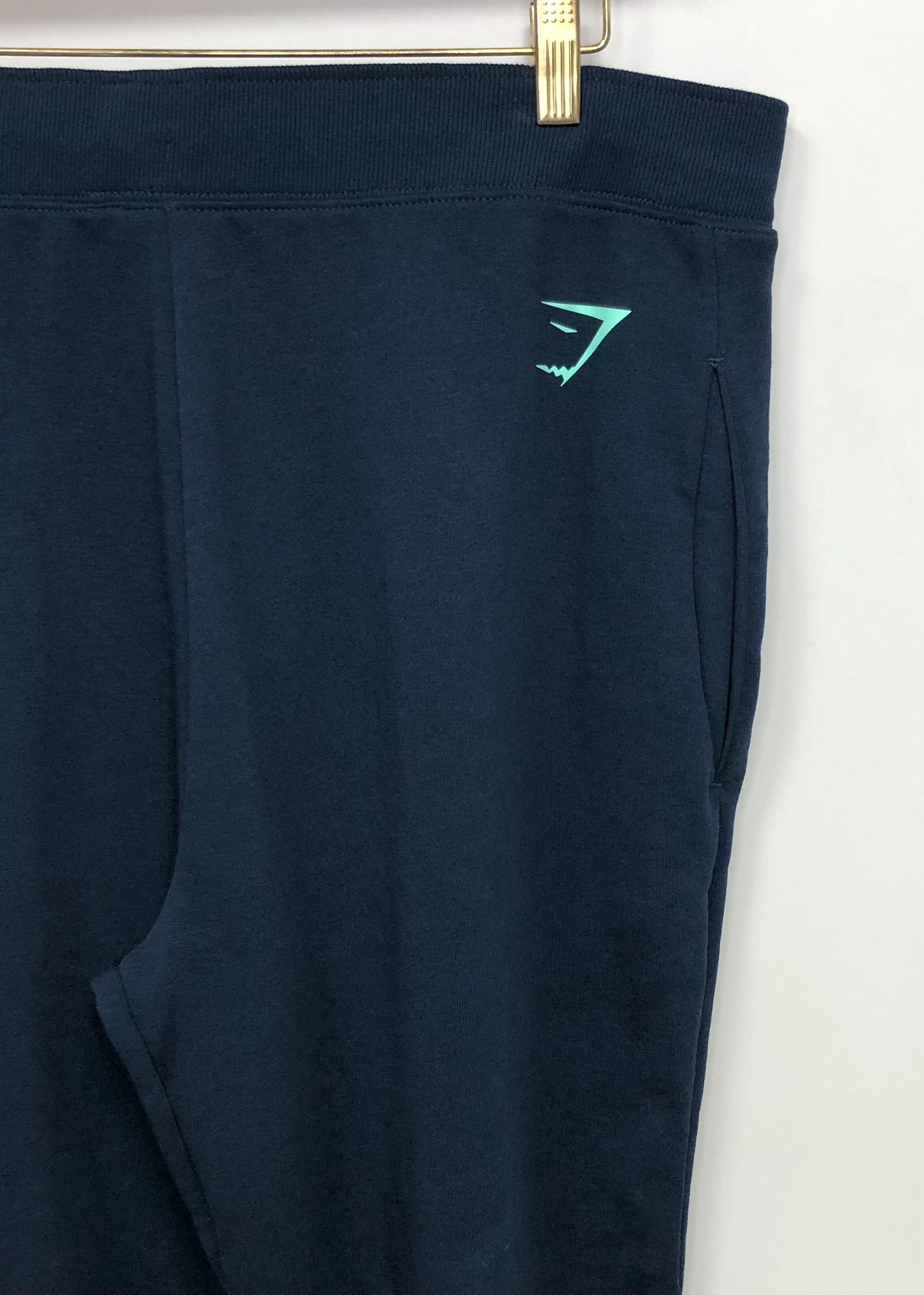 Pantalón Jogger marca Gymshark 🏋️‍♀️ color azul navy Talla XL Entalle Slim Fit