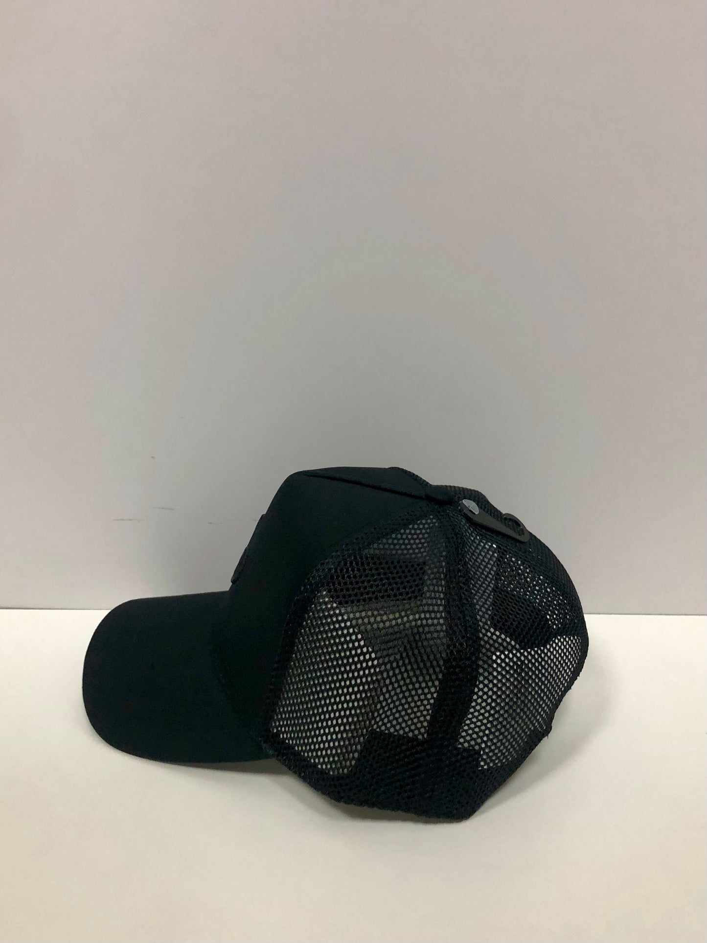 Gorra Alo🧘🏻‍♀️ Trucker color negro de malla