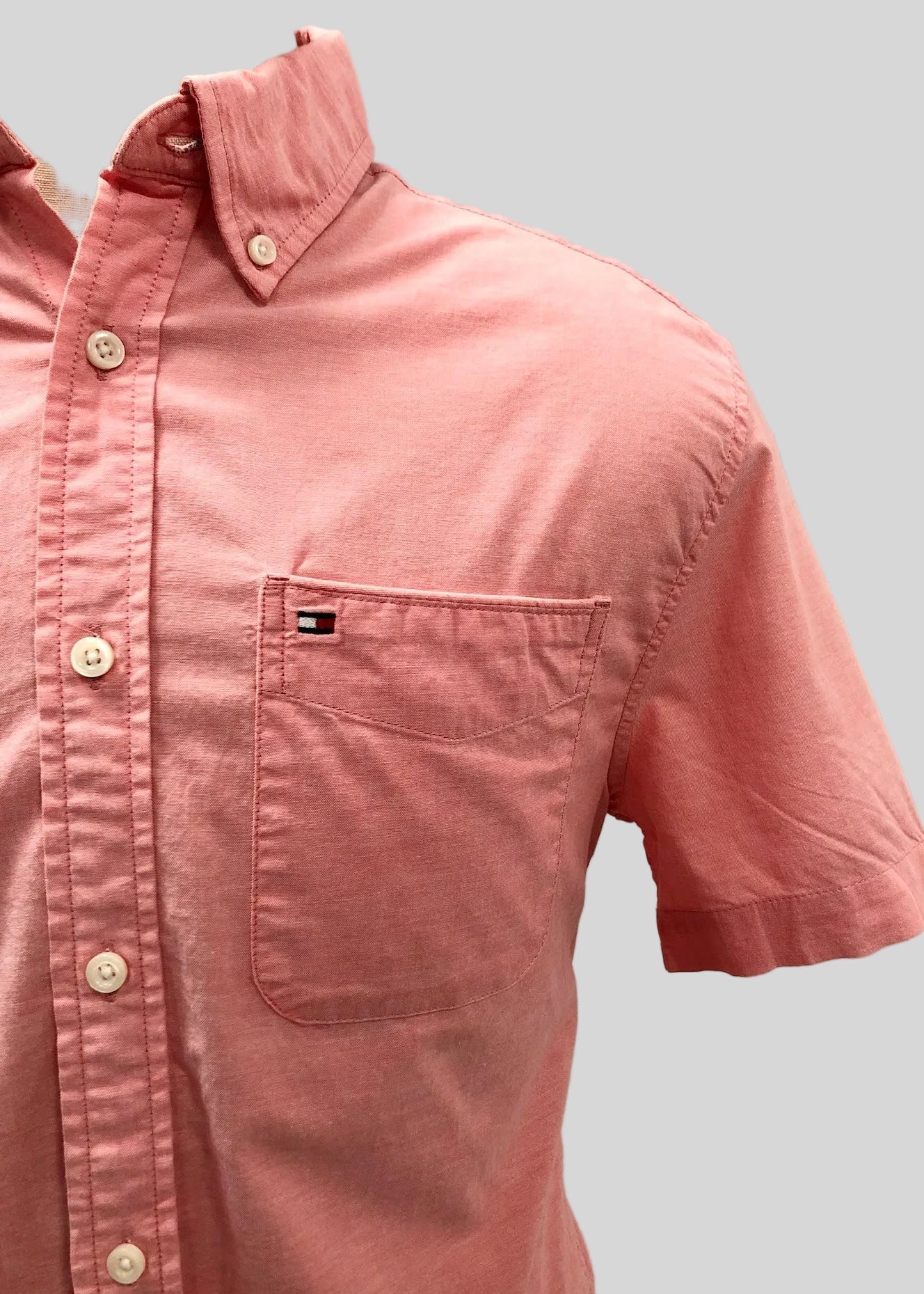 Camisa de botones Tommy Hilfiger 🇺🇸 en color salmón Talla M Entalle Custom