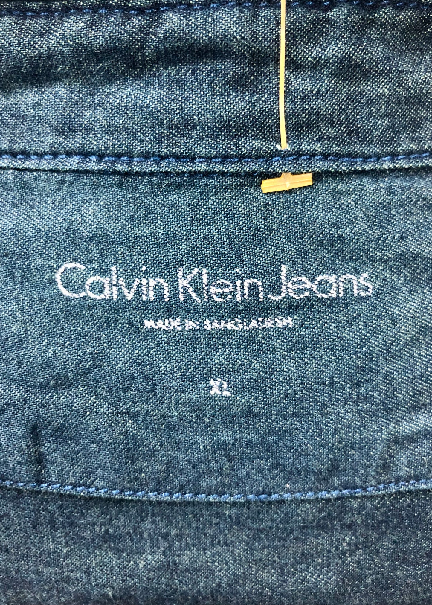 Camisa de botones Calvin Klein 🇺🇸 de jeans en color azul oscuro Talla XL Entalle Regular