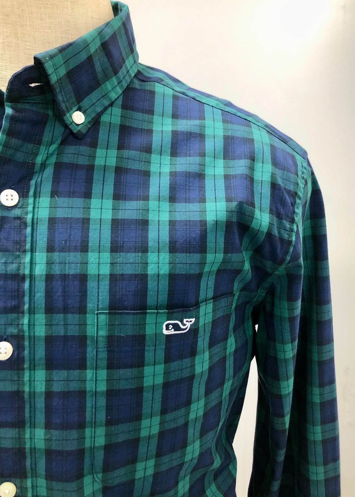 Camisa de botones Vineyard Vines 🐳 de cuadros tartán en color verde oscuro y azul navy Talla L Entalle Clasico