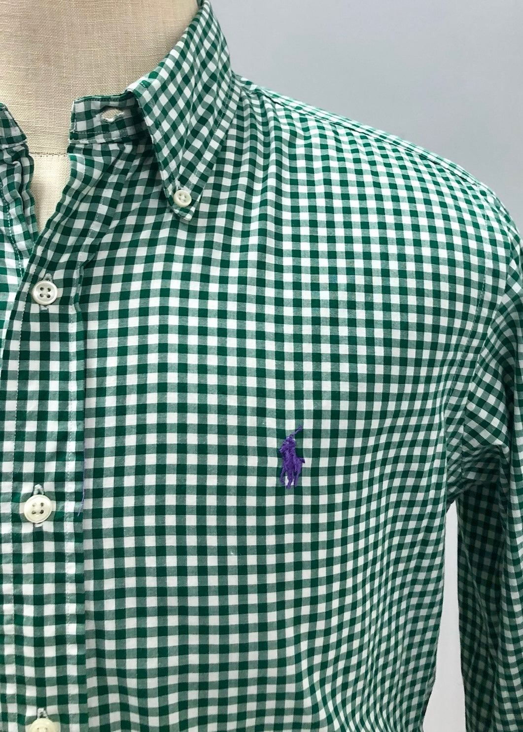 Camisa Polo Ralph Lauren 🏇🏼 con patrón de cuadros gingham verde oscuro y blanco Talla M Entalle Clasico