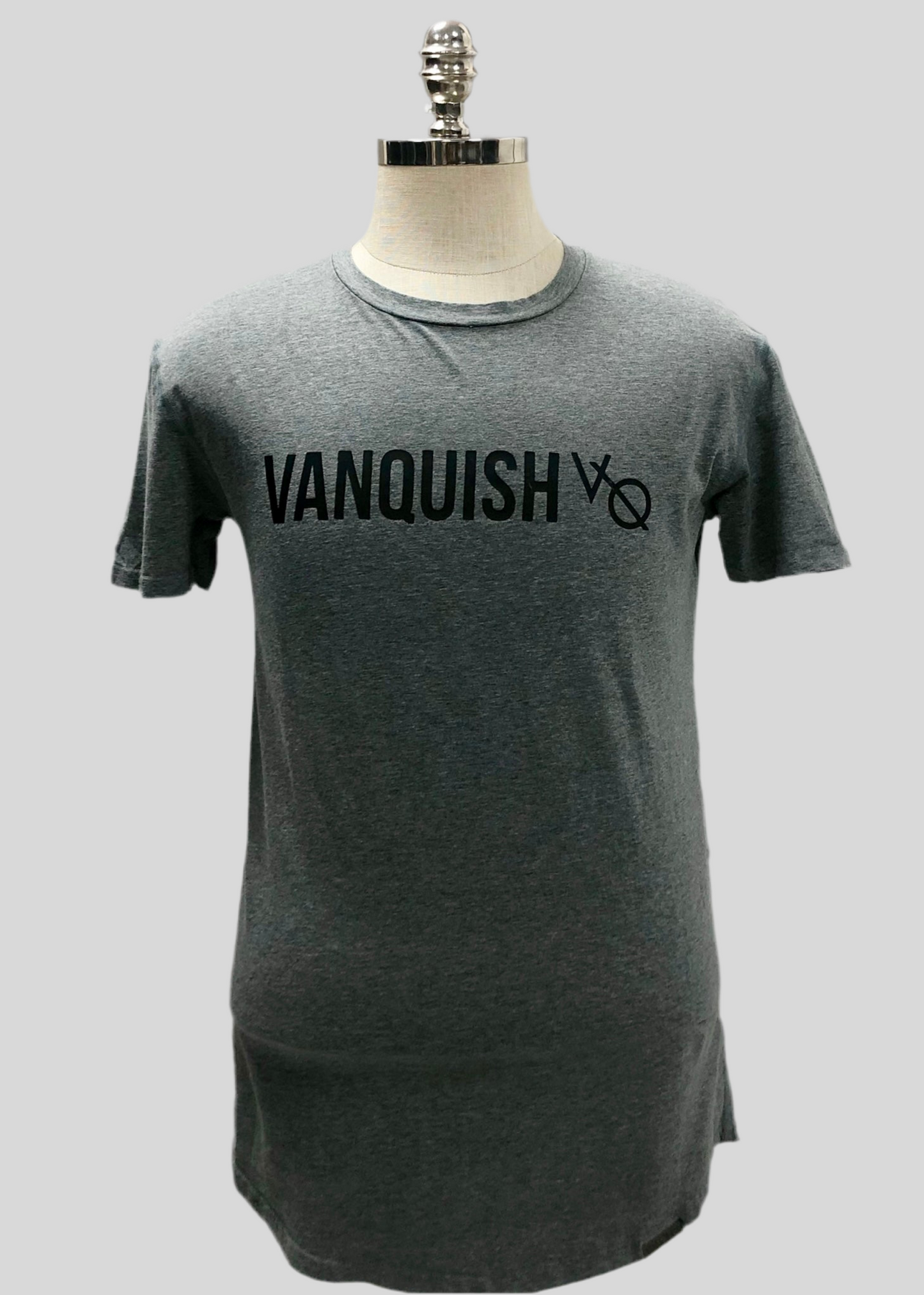 Camiseta de entrenamiento Vanquish 🏋🏽 color gris oscuro y logo en negro Talla M