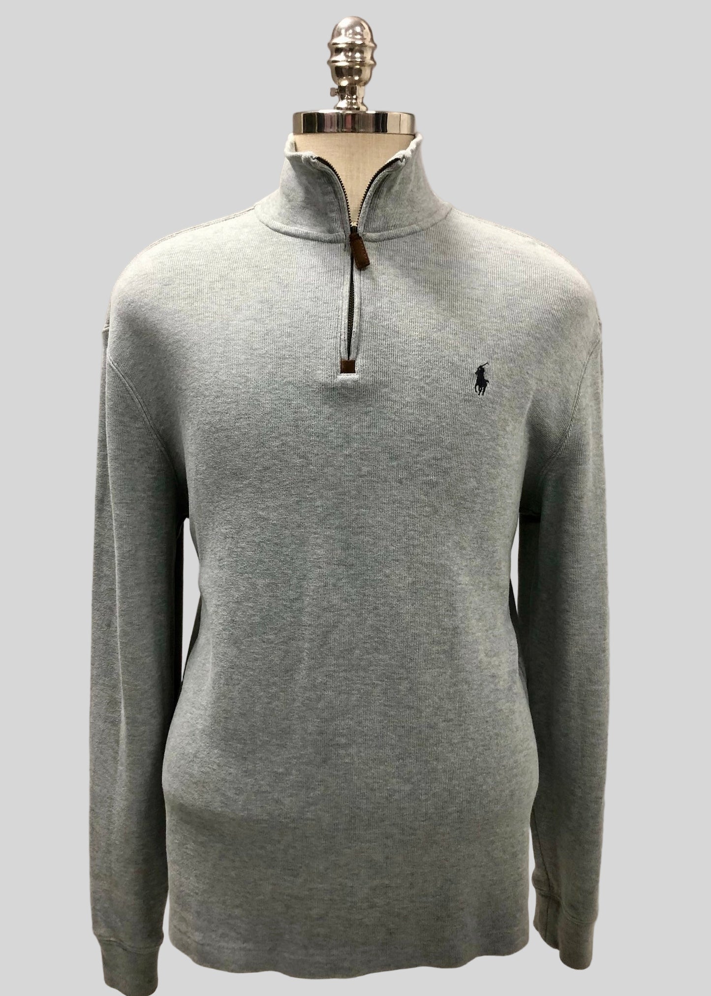 Sueter Jersey Polo Ralph Lauren 🏇🏼 color gris claro con logo en negro Talla L