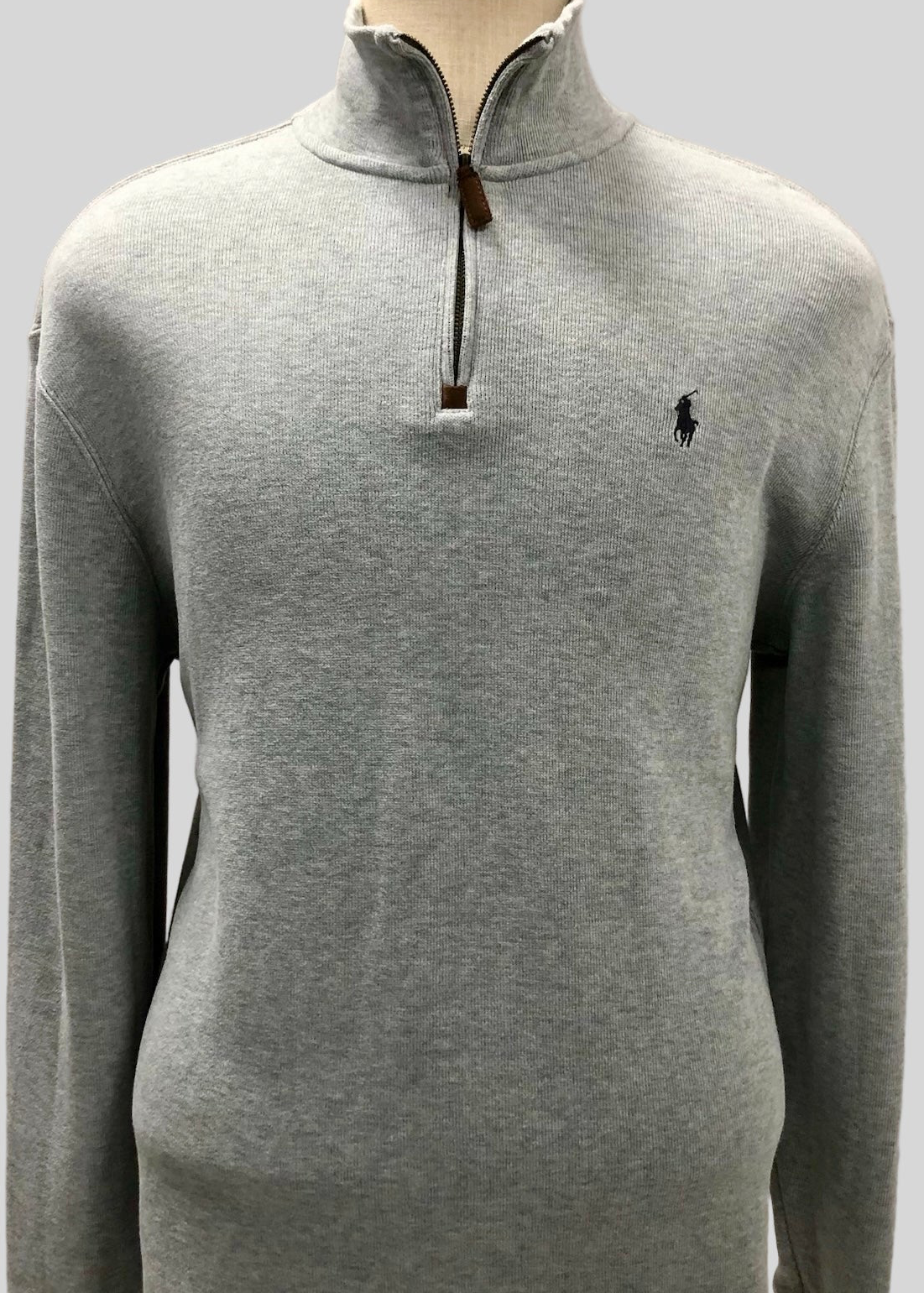 Sueter Jersey Polo Ralph Lauren 🏇🏼 color gris claro con logo en negro Talla L