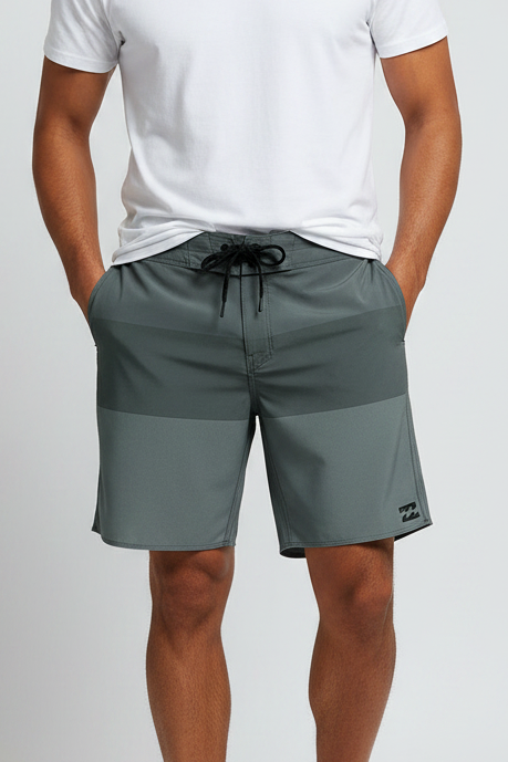 Short de baño Billabong 🏄🏽‍♂️ con diseño de rayas en color gris claro y gris oscuro con logo en color negro Talla L (34)