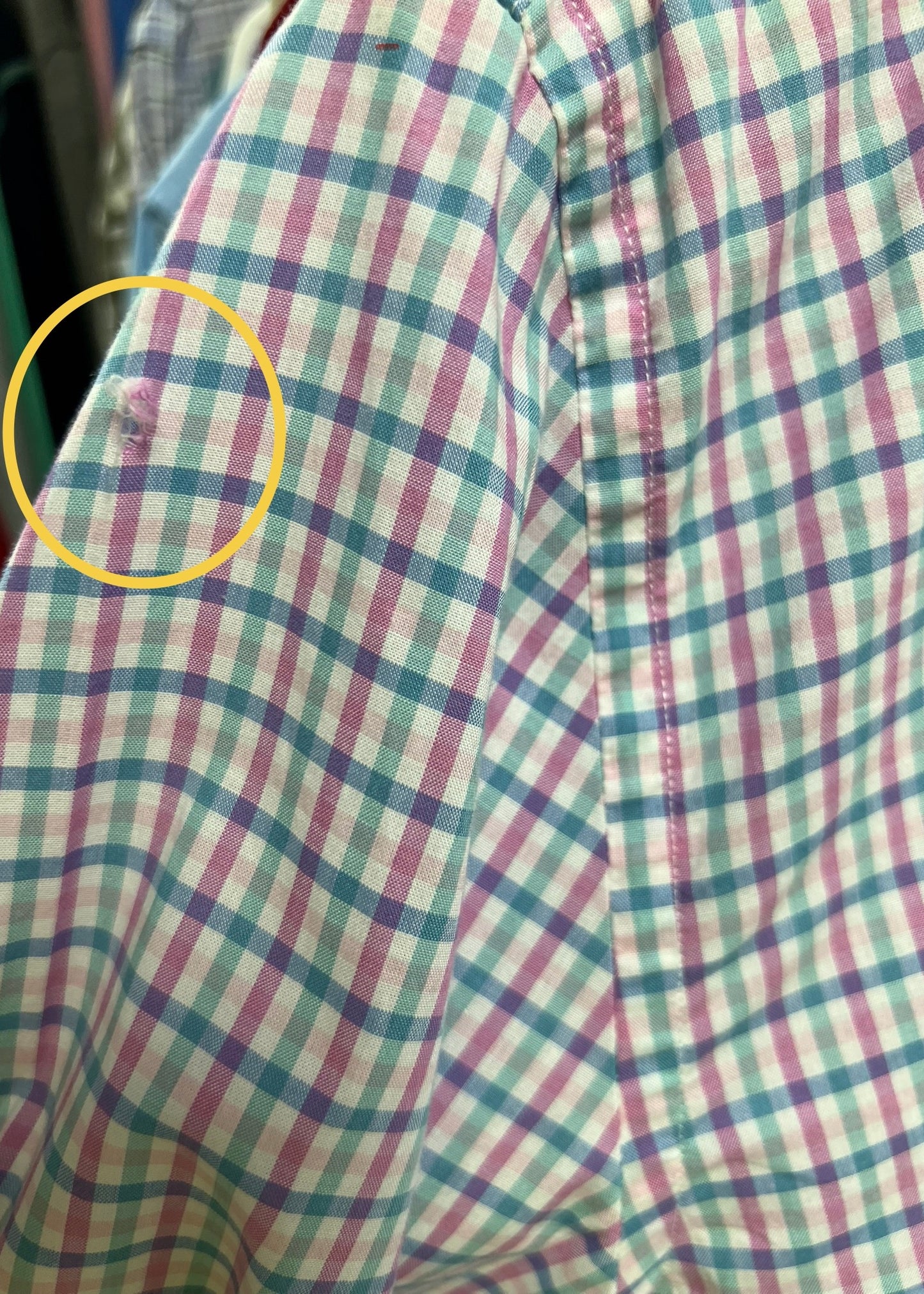 Camisa Vineyard Vines 🐳 color blanco de cuadros en color rosado, verde y azul Talla M Entalle Slim Fit (ver descripción)