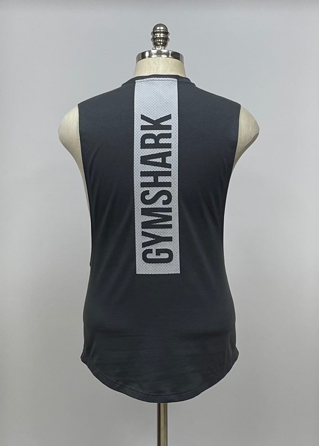 Camiseta de entrenamiento sin mangas Gymshark 🏋🏽 color gris y logo en blanco Talla S