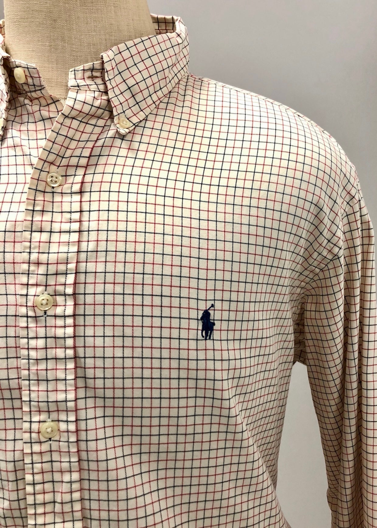 Camisa de botones Polo Ralph Lauren 🏇🏼 color blanco de cuadros rojo y negro Talla XL Entalle Clásico(ver descripción)