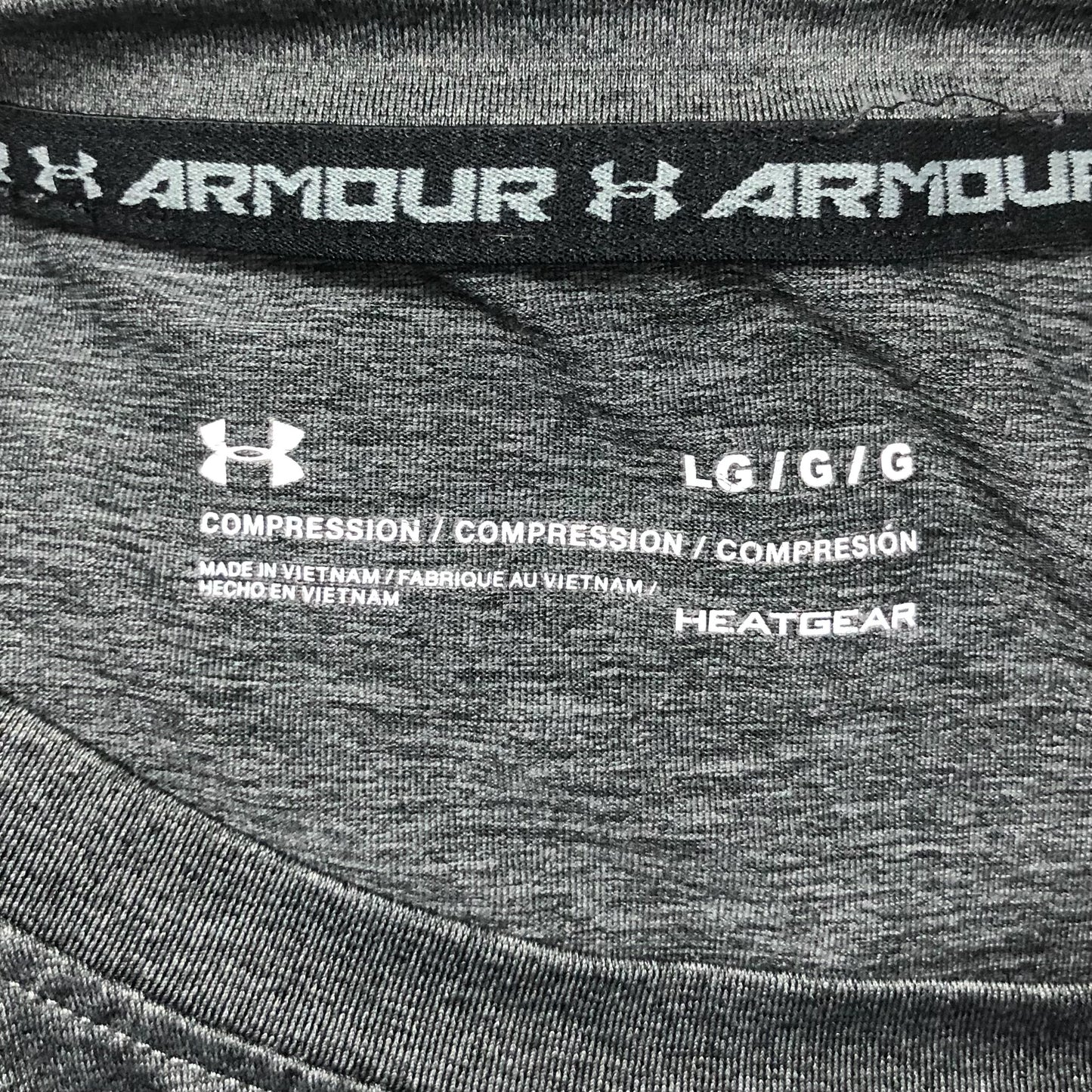 Camiseta de compresión Under Armour 🏋🏽 color gris y logo en gris oscuro Talla L (ver descripción)