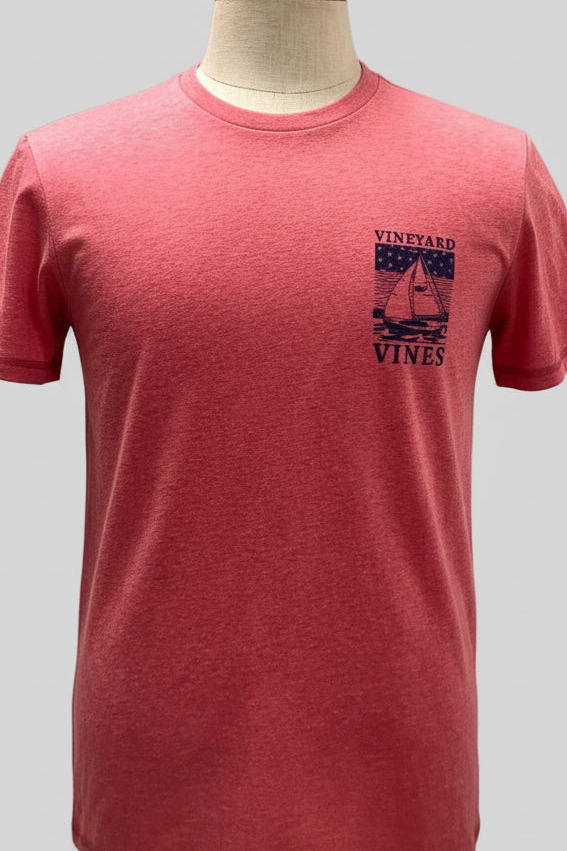 Camiseta cuello redondo Vineyard Vines 🐳 color rosado magenta con diseño de velero Talla M