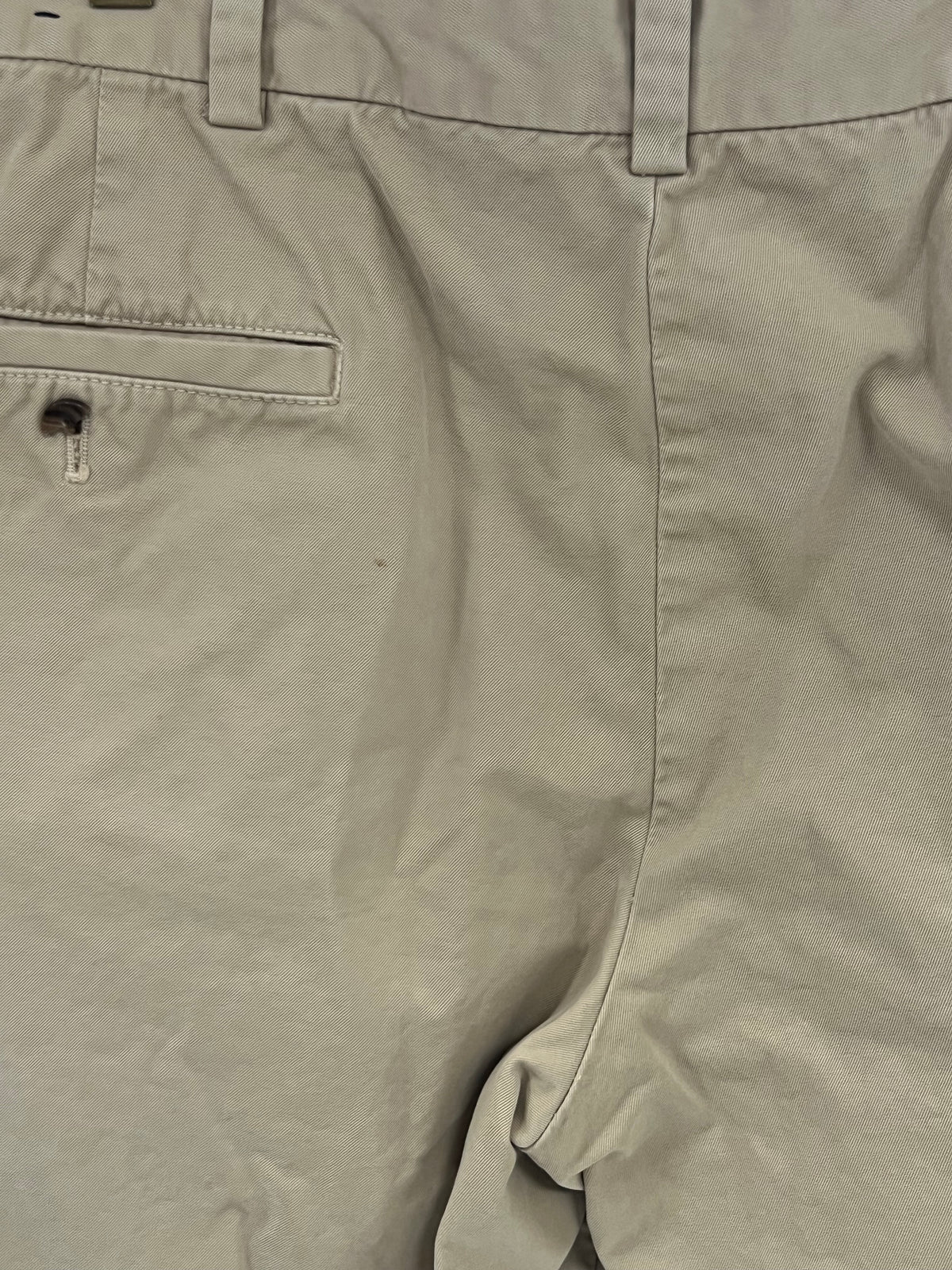 Short Casual Brooks Brothers 🐑  color Kaki talla 34 (ver descripción)