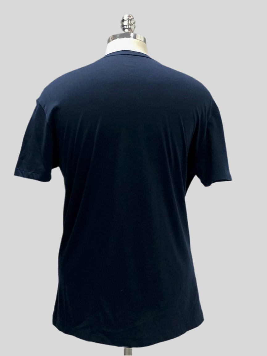 Camiseta cuello V Polo Ralph Lauren 🏇🏼 color azul navy con logo en rojo Talla Medium Entalle Clásico