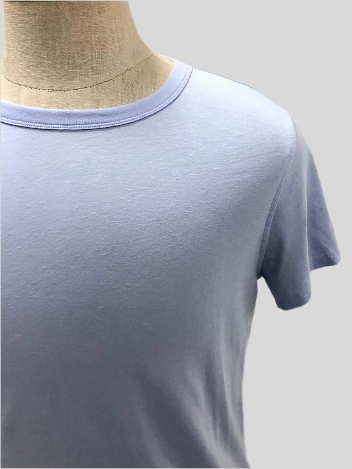 Camiseta Crop de mujer  Lululemon 🧘🏻‍♂️ color Lila claro Talla L