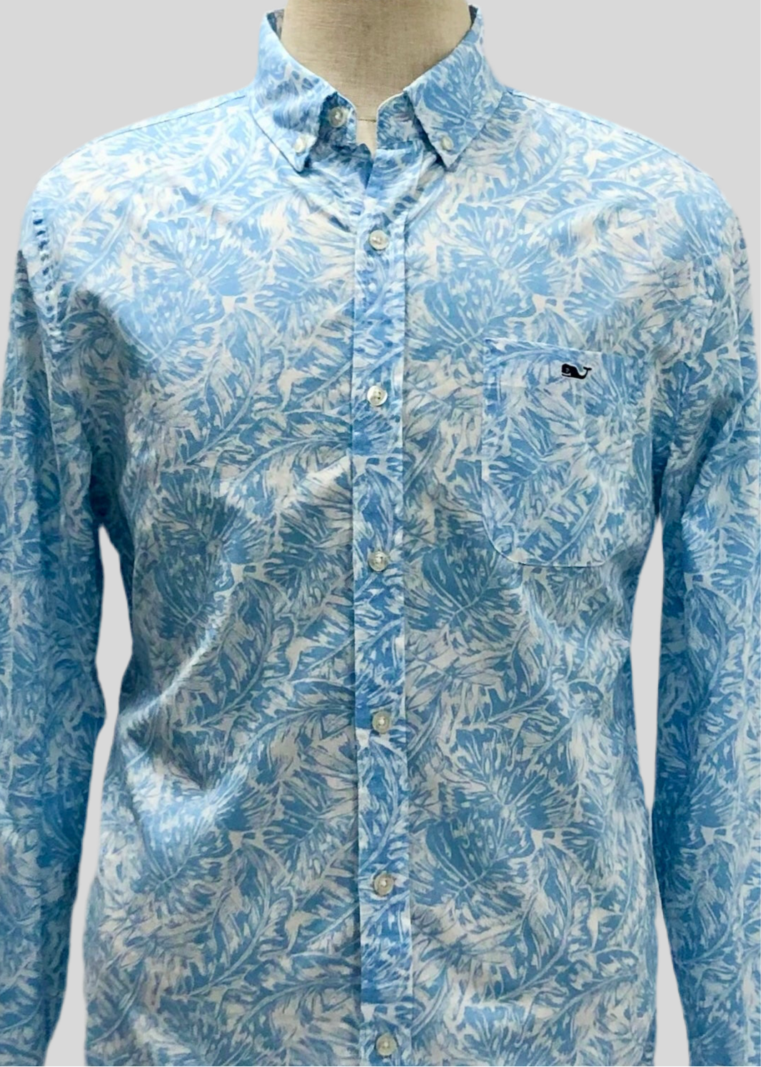 Camisa de botones Vineyard Vines 🐳 color blanco con diseño de Hojas en color celeste Talla M Entalle Slim Fit