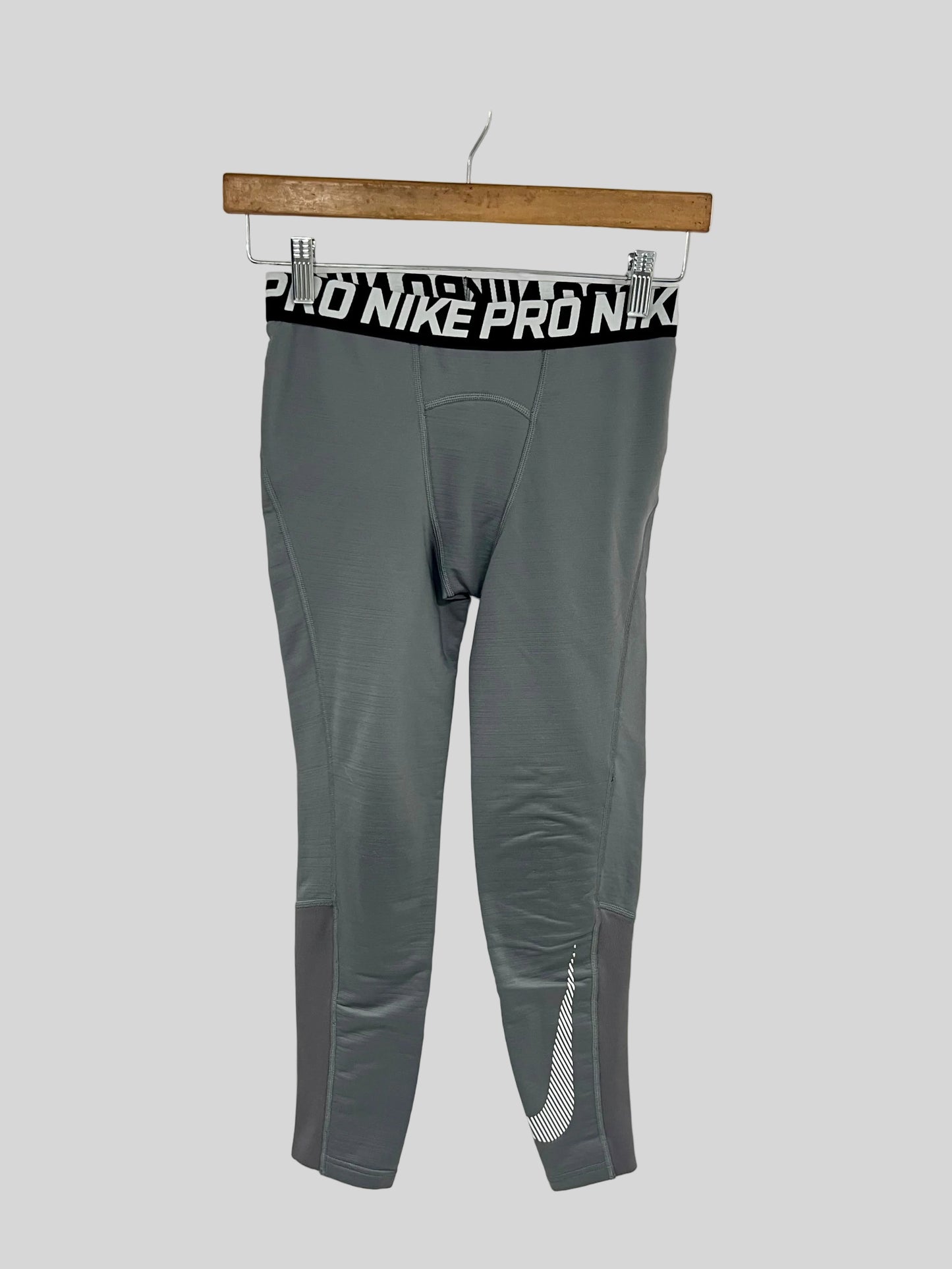 Malla de entrenamiento licra Nike ✔️ Pro Dri-FIT de 3/4 de largo para hombre en Color gris y cintura en negro Talla L