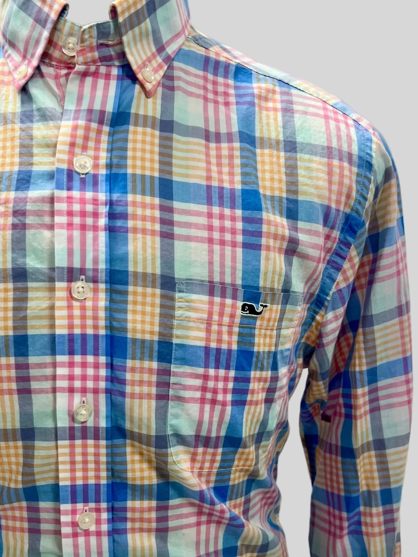 Camisa de botones Vineyard Vines 🐳 de cuadros tartán en color rosado, celeste, naranja y blanco Talla M Entalle Slim Fit