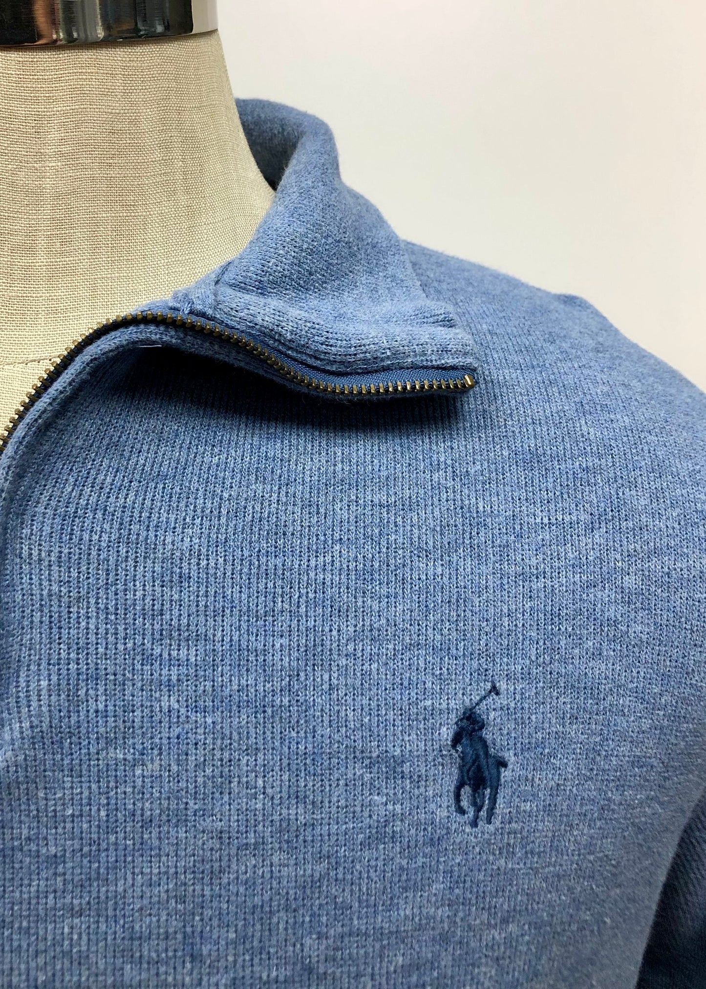 Sueter Jersey Polo Ralph Lauren 🏇🏼 color azul claro con logo en azul Talla S