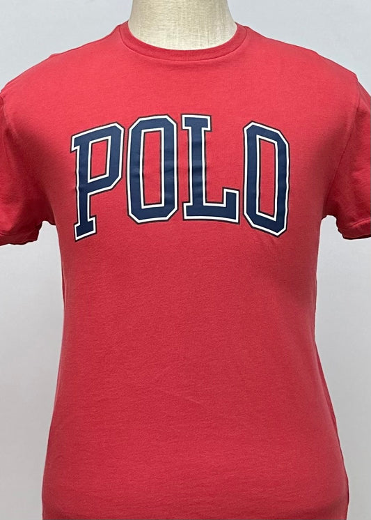 Camiseta cuello redondo Polo Ralph Lauren 🏇🏼 color rosado magenta y logo estampado en azul Talla S Entalle Clásico