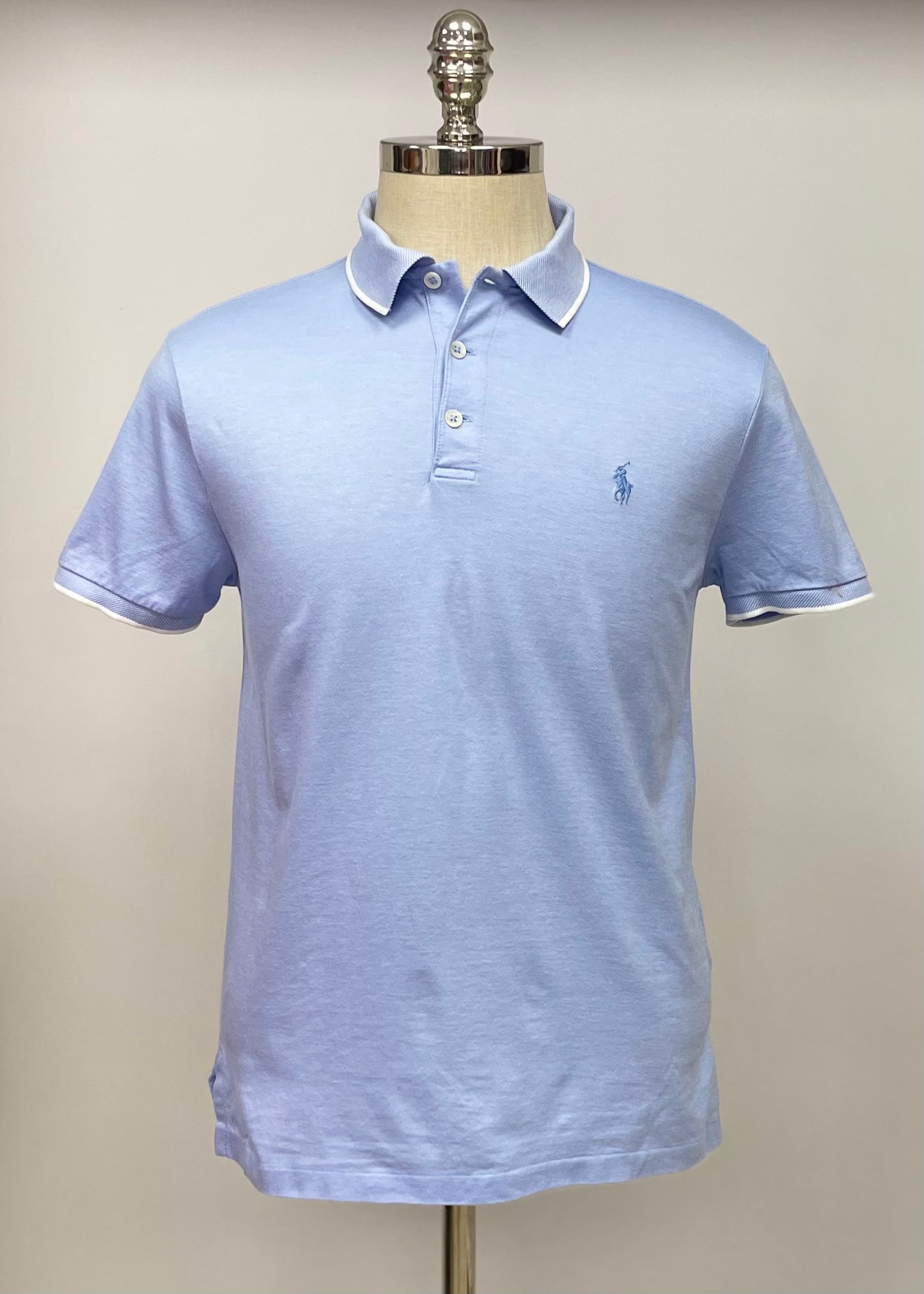 Camiseta Polo Ralph Lauren 🏇🏼 color celeste con diseño de cuello y manga en blanco Talla M Custom Slim Fit