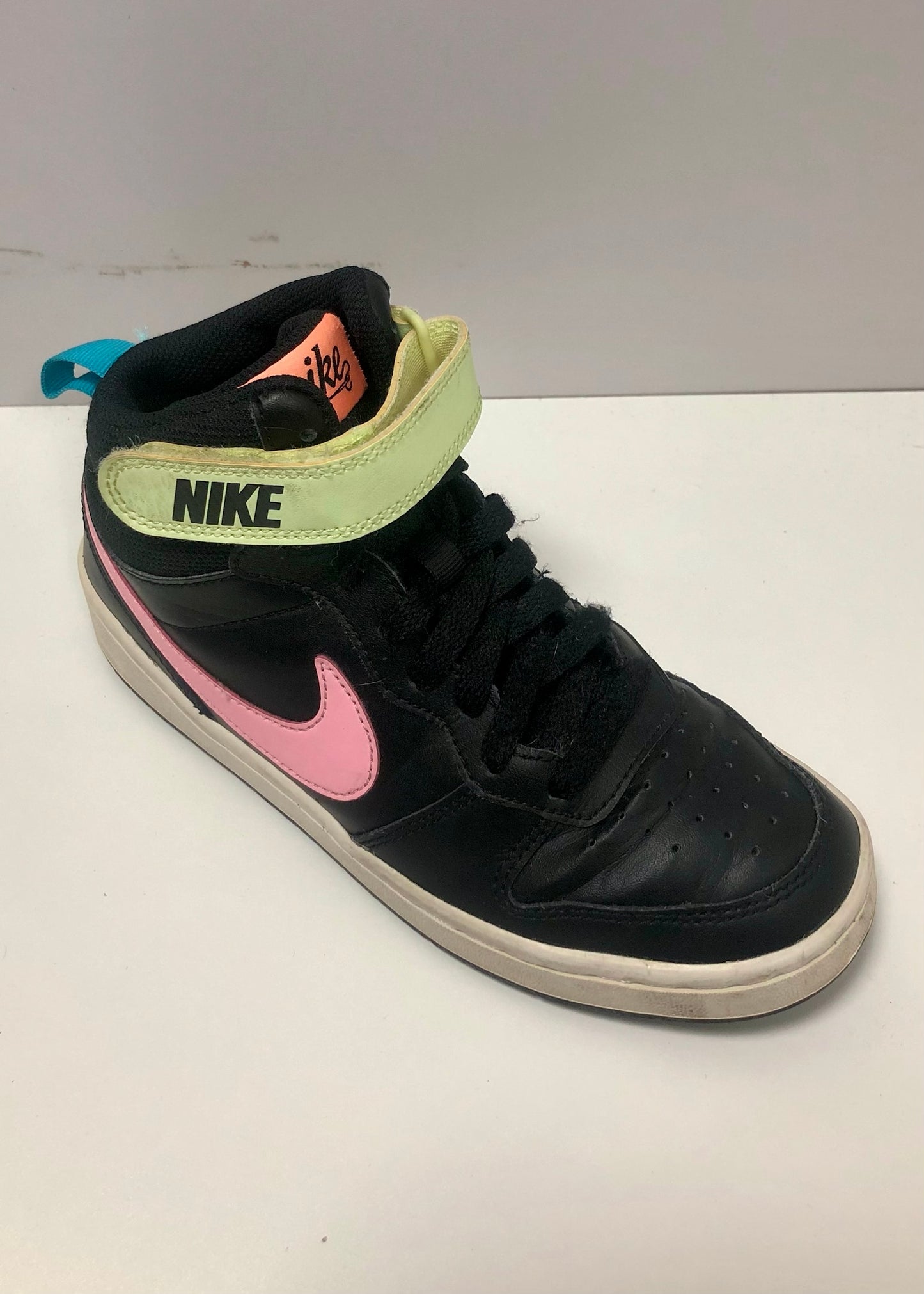 Zapatillas de niña Nike ✔️ Color negro, turquesa y rosado Talla 4.5