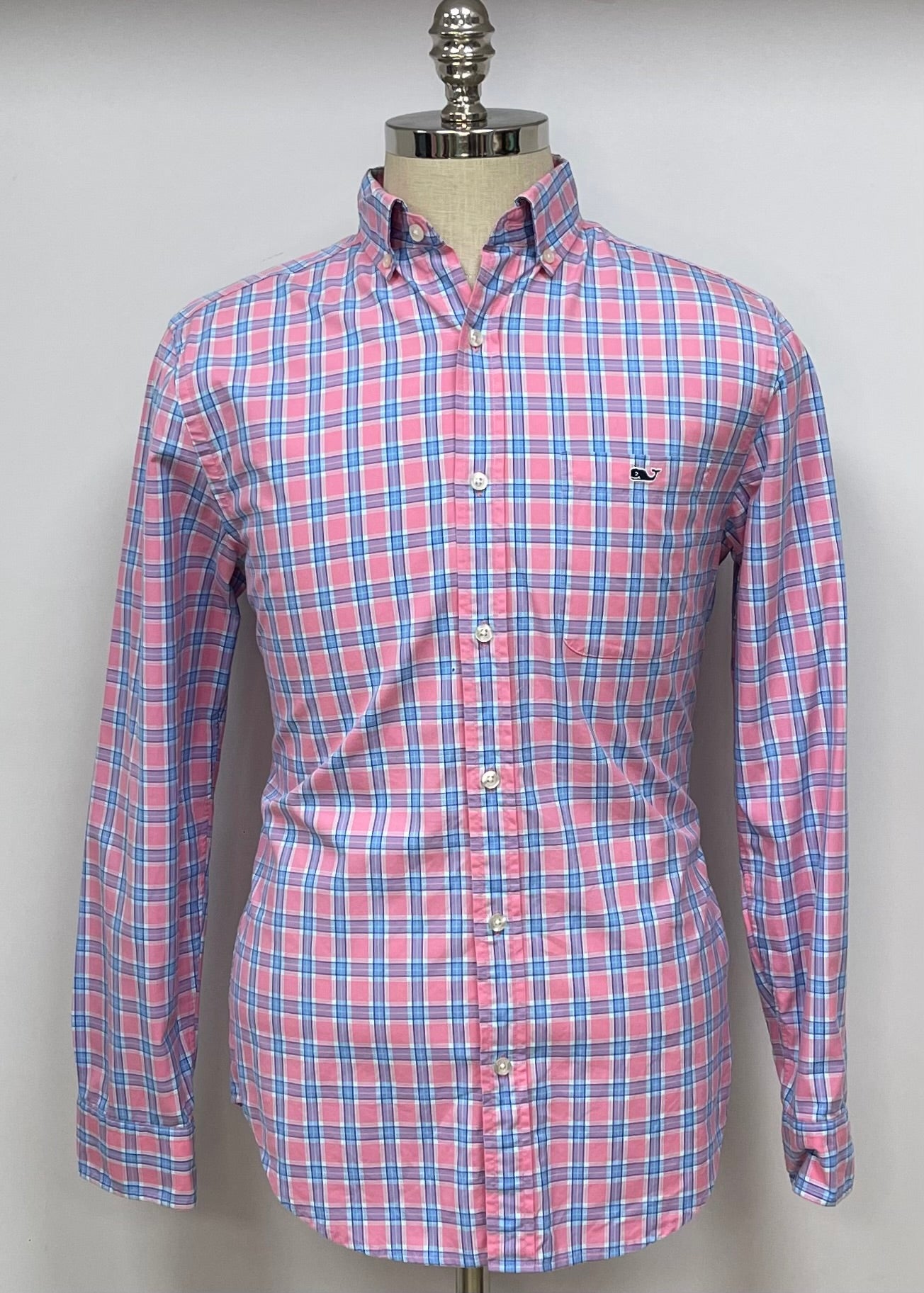 Camisa de botones Vineyard Vines 🐳 color rosado de cuadros en color azul y celeste Talla S Entalle Clásico