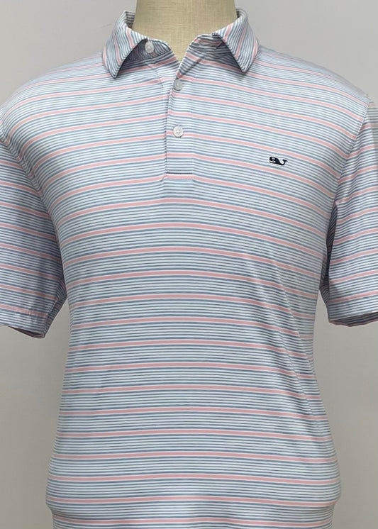 Camiseta Polo Vineyard Vines 🐳 Tela performance color blanco con rayas en color gris y rosado Talla L Entalle Regular